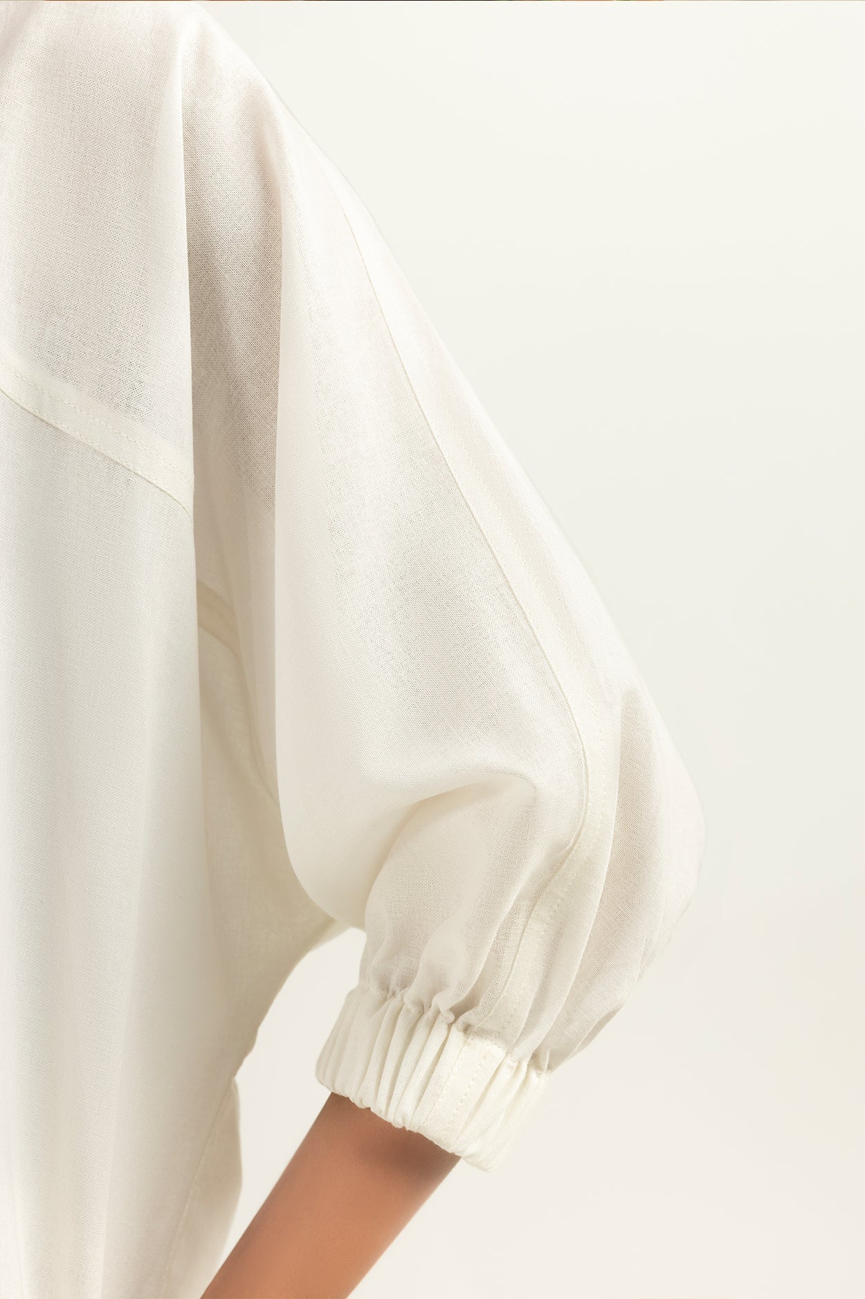 https://cdn.shopify.com/s/files/1/0663/9616/0233/files/CrispLinen_5_d116802b-dd6a-46e8-b731-ea8b5f8d6a96.jpg?v=1755801101