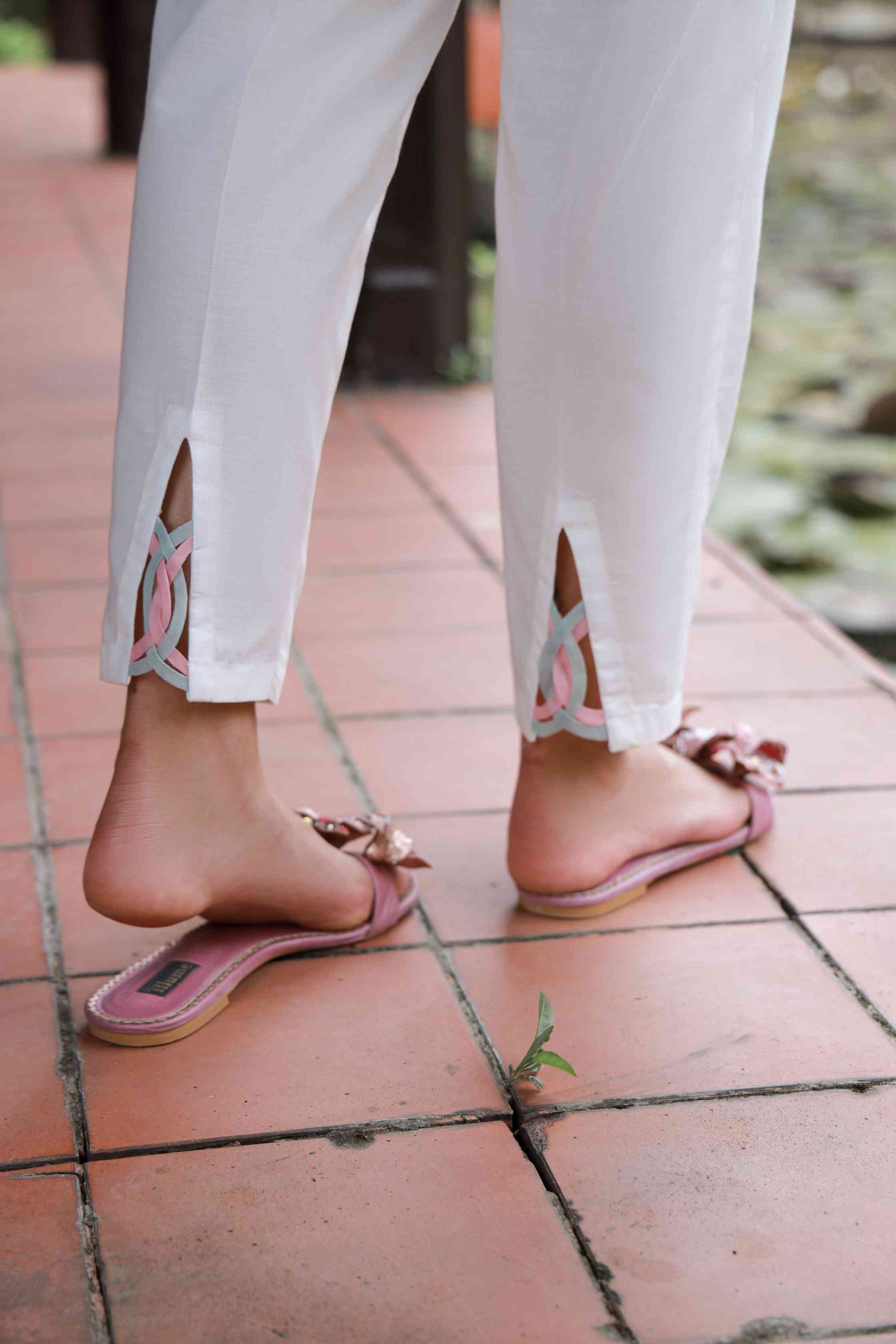 https://cdn.shopify.com/s/files/1/0663/9616/0233/files/CrystalRose_9.jpg?v=1770374359