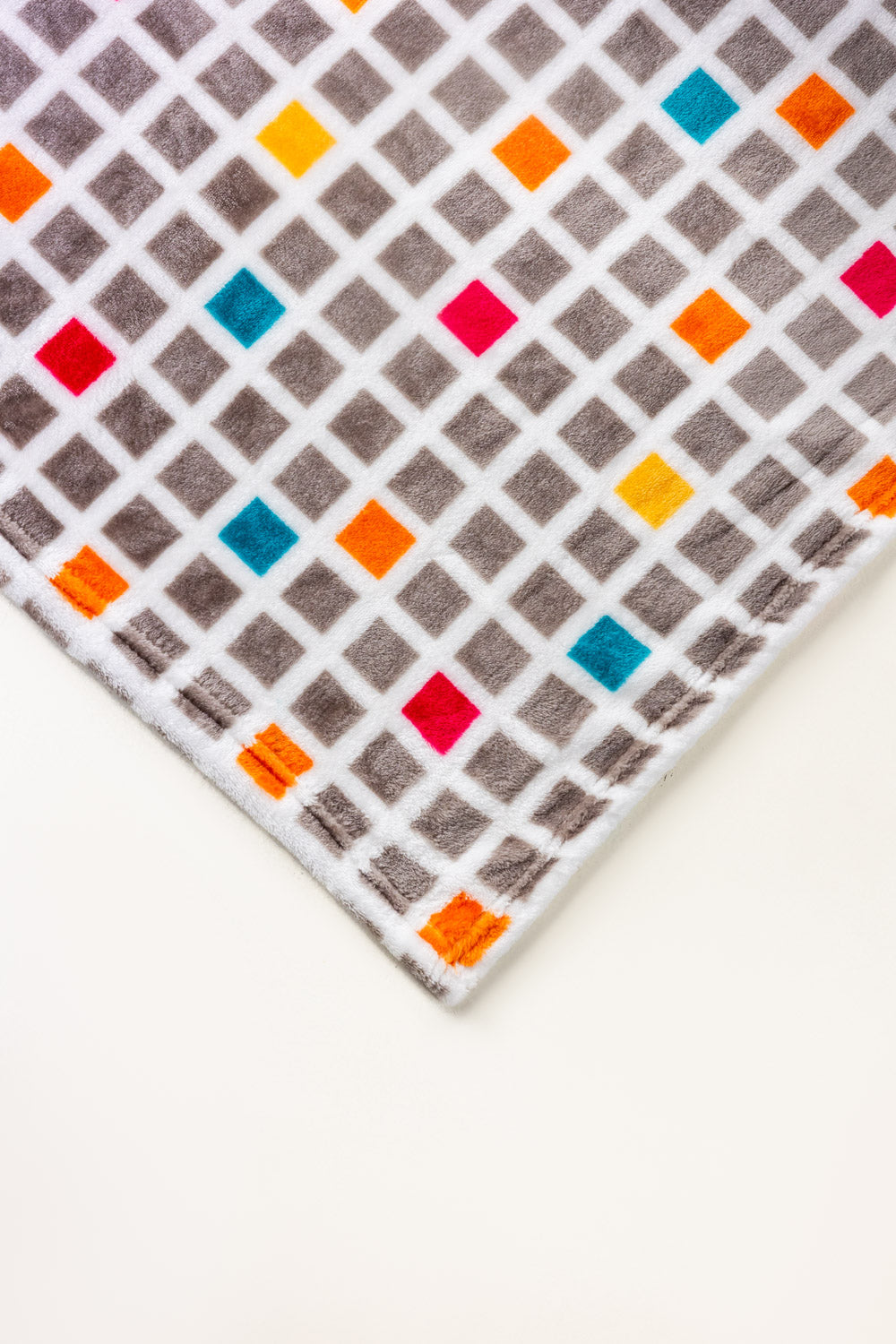 https://cdn.shopify.com/s/files/1/0706/3253/8159/files/CubeSinglePlyPrintedFleeceThrow_2.jpg?v=1763480824