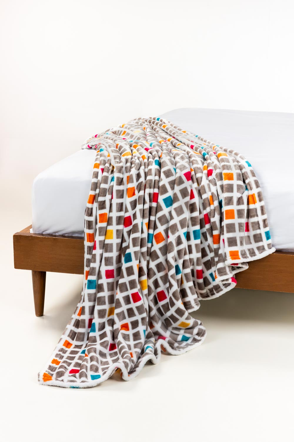 https://cdn.shopify.com/s/files/1/0706/3253/8159/files/CubeSinglePlyPrintedFleeceThrow_5.jpg?v=1763480824