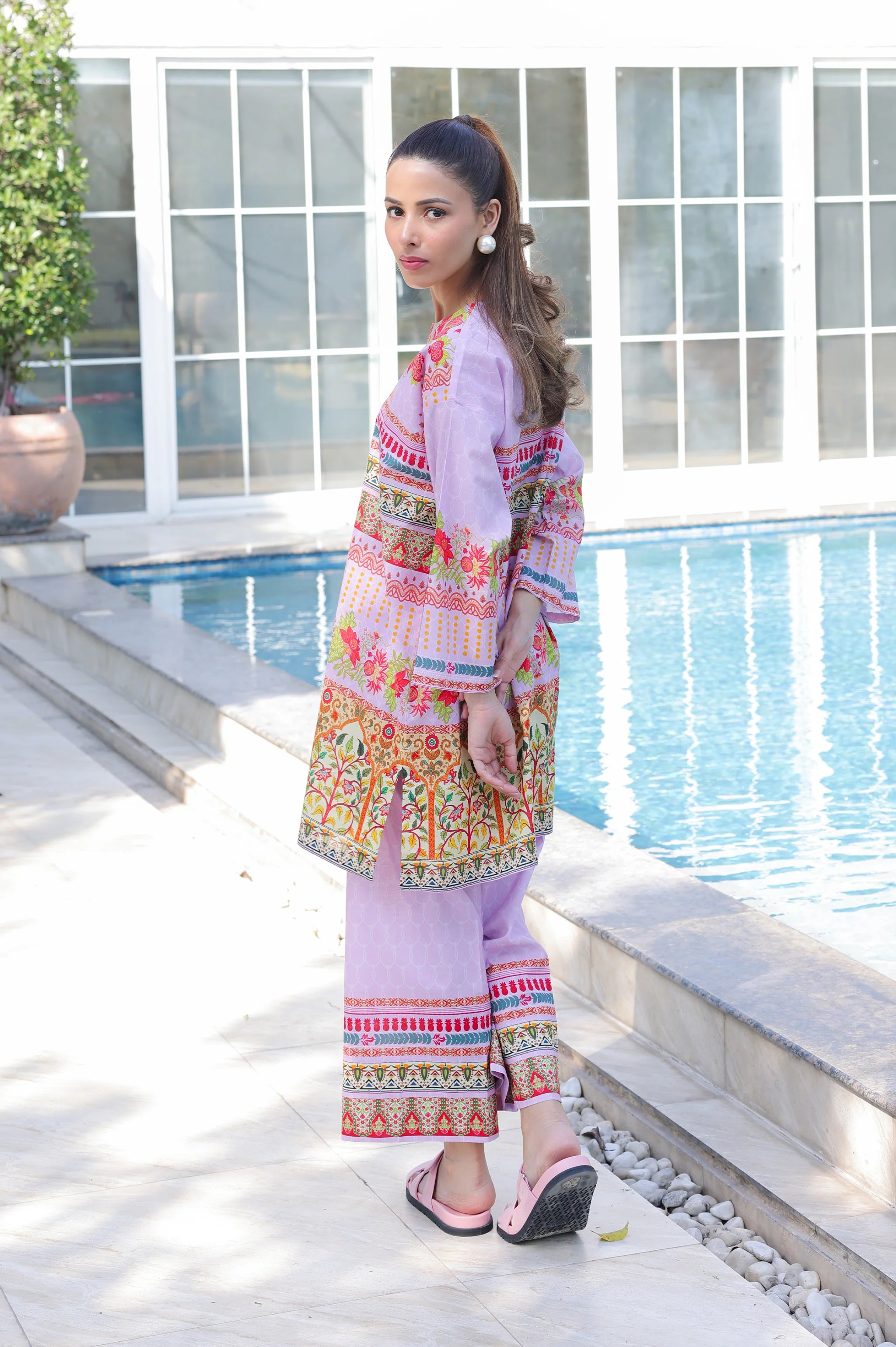 Sadiqa Set
