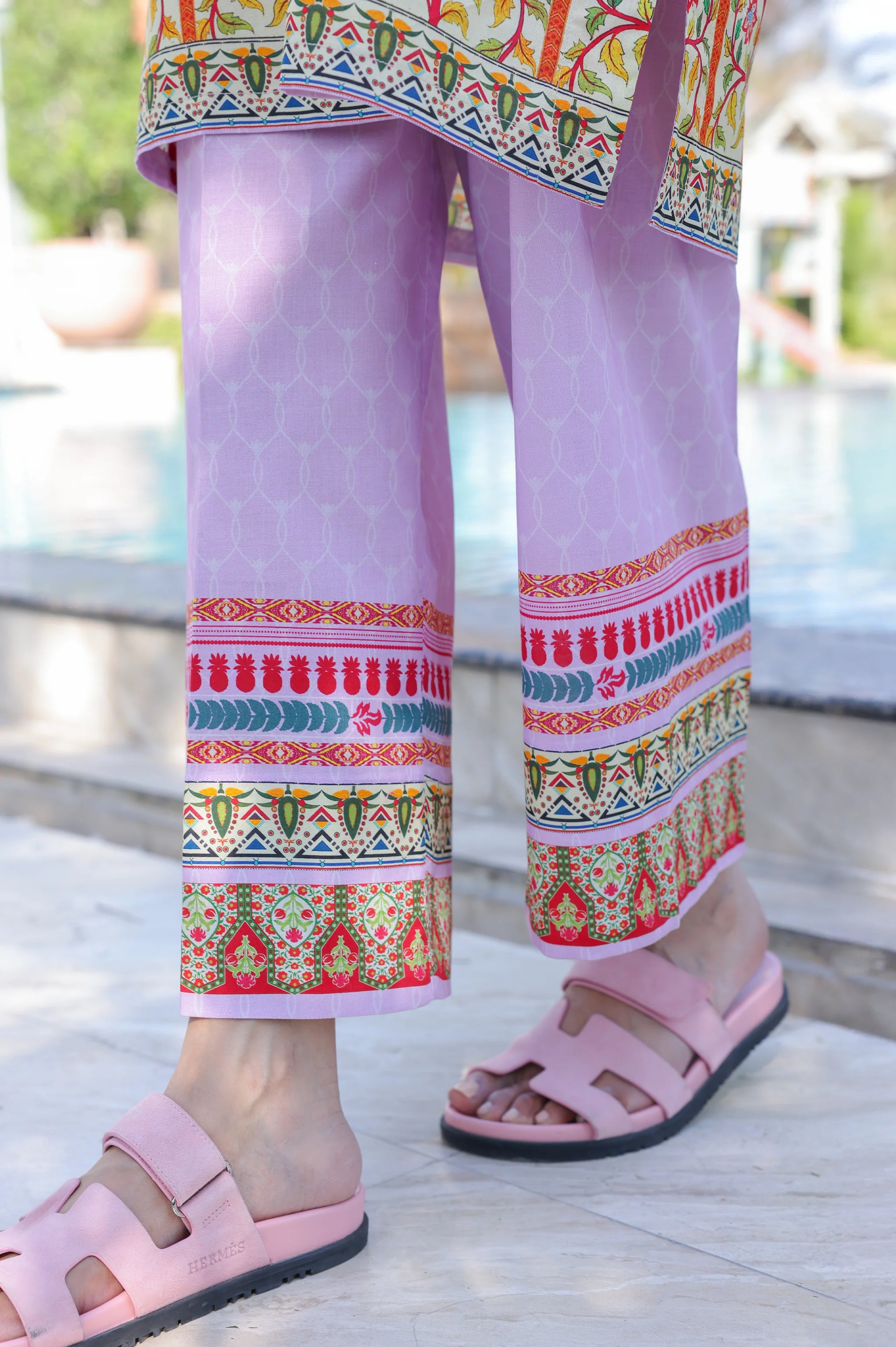 Sadiqa Set