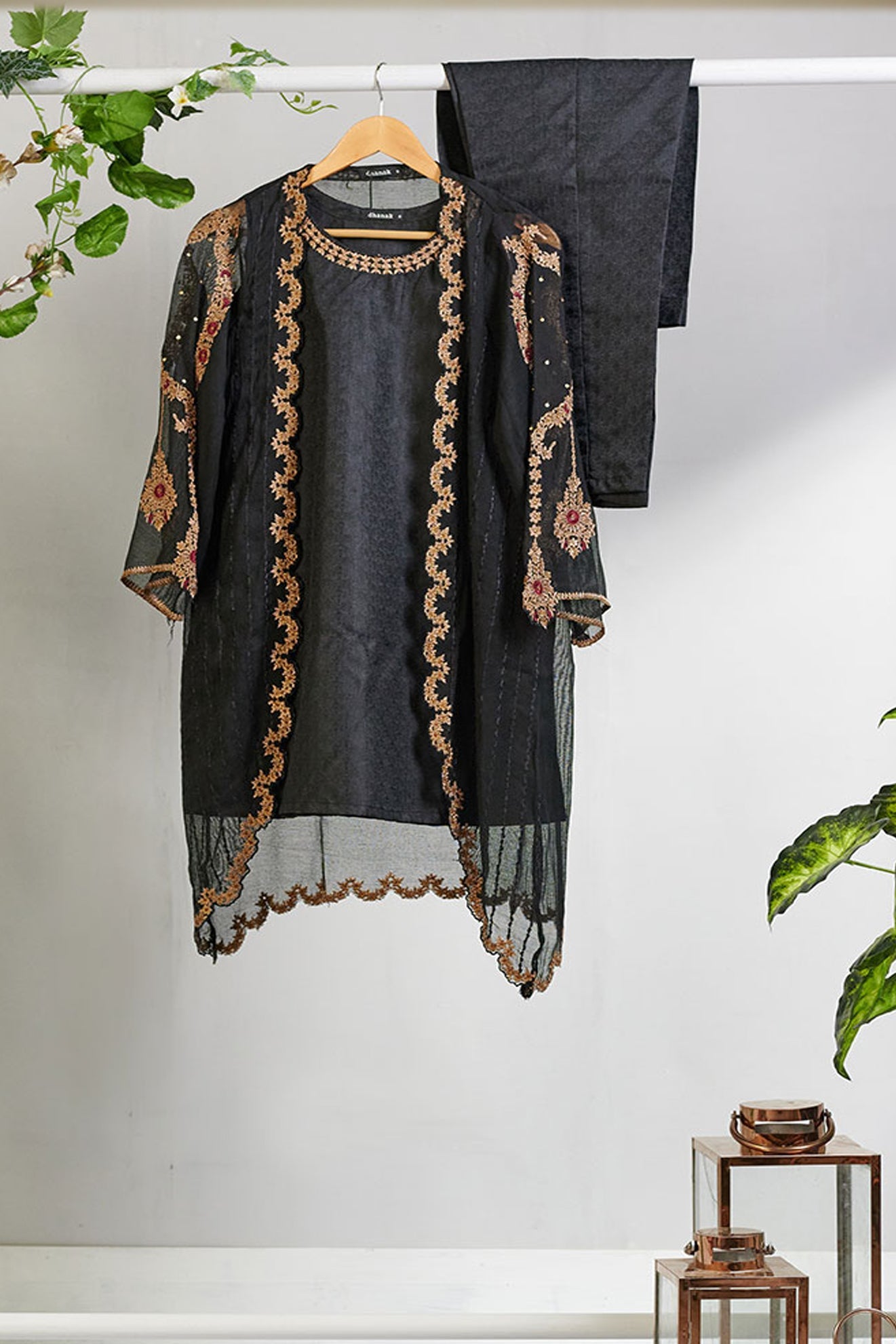 Da-1457 Black Embroidered Kurta With Trouser