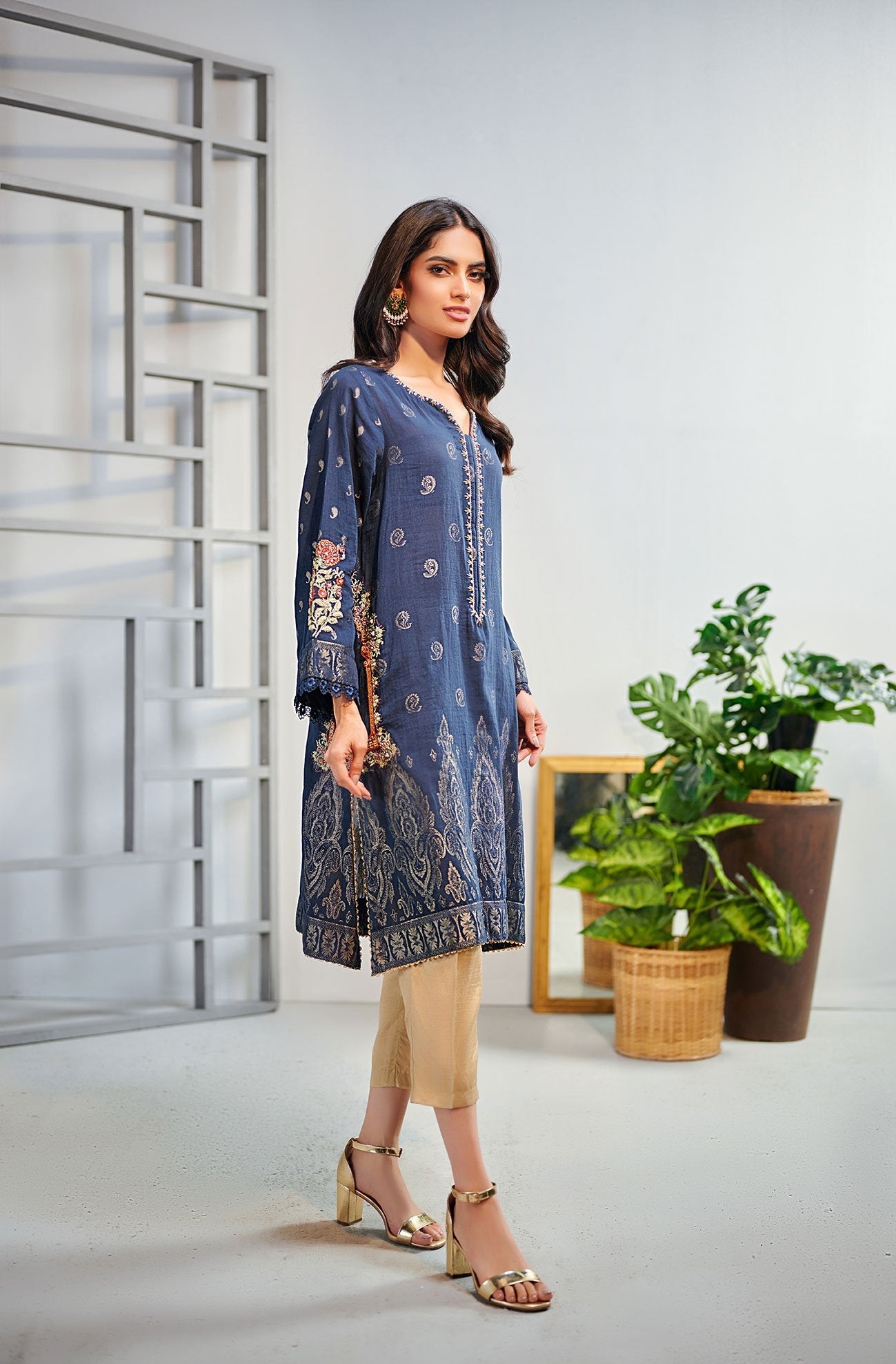 Da-1524 Blue Embroidered Kurta