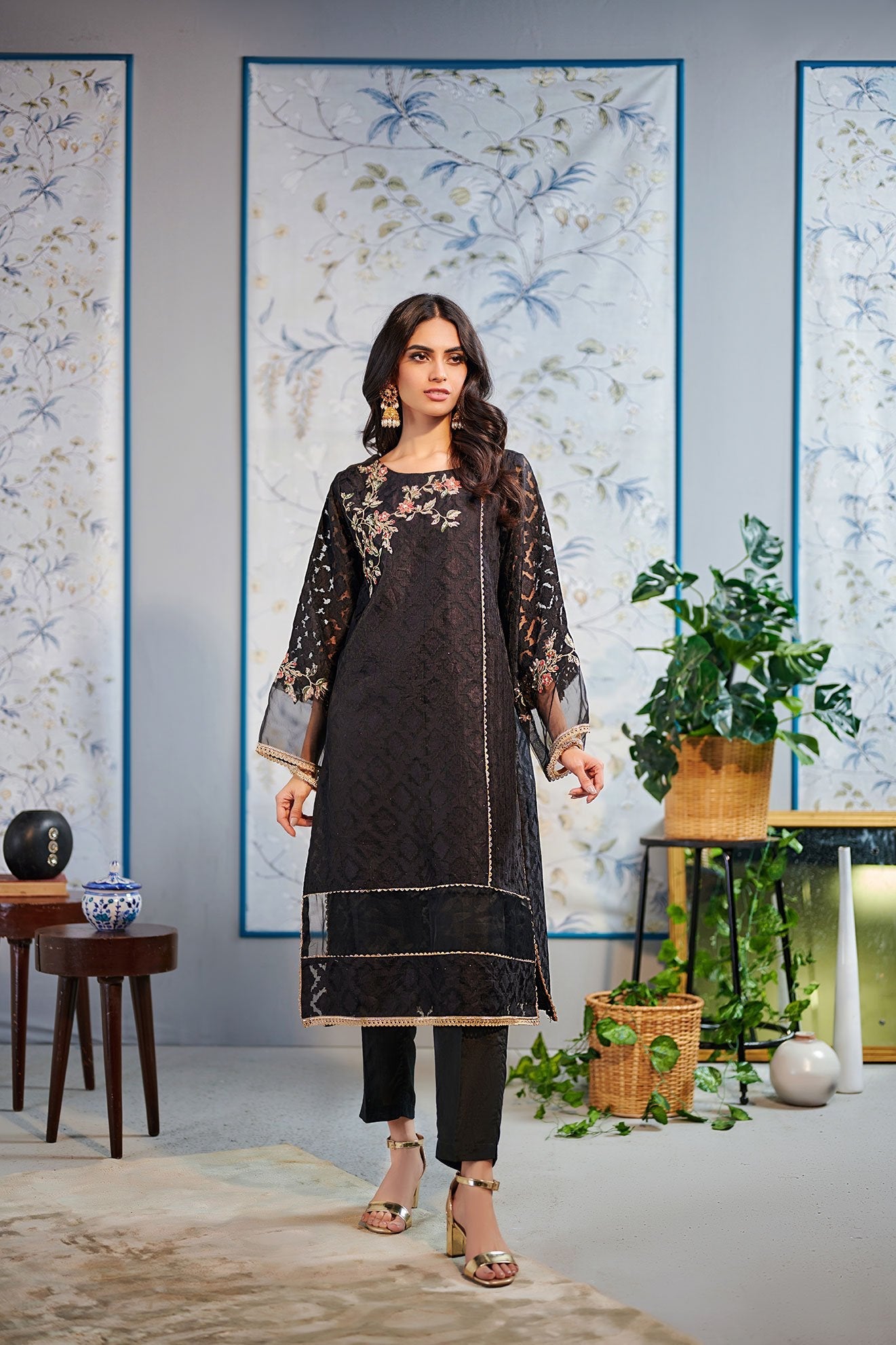 Da-1525 Black Embroidered Kurta
