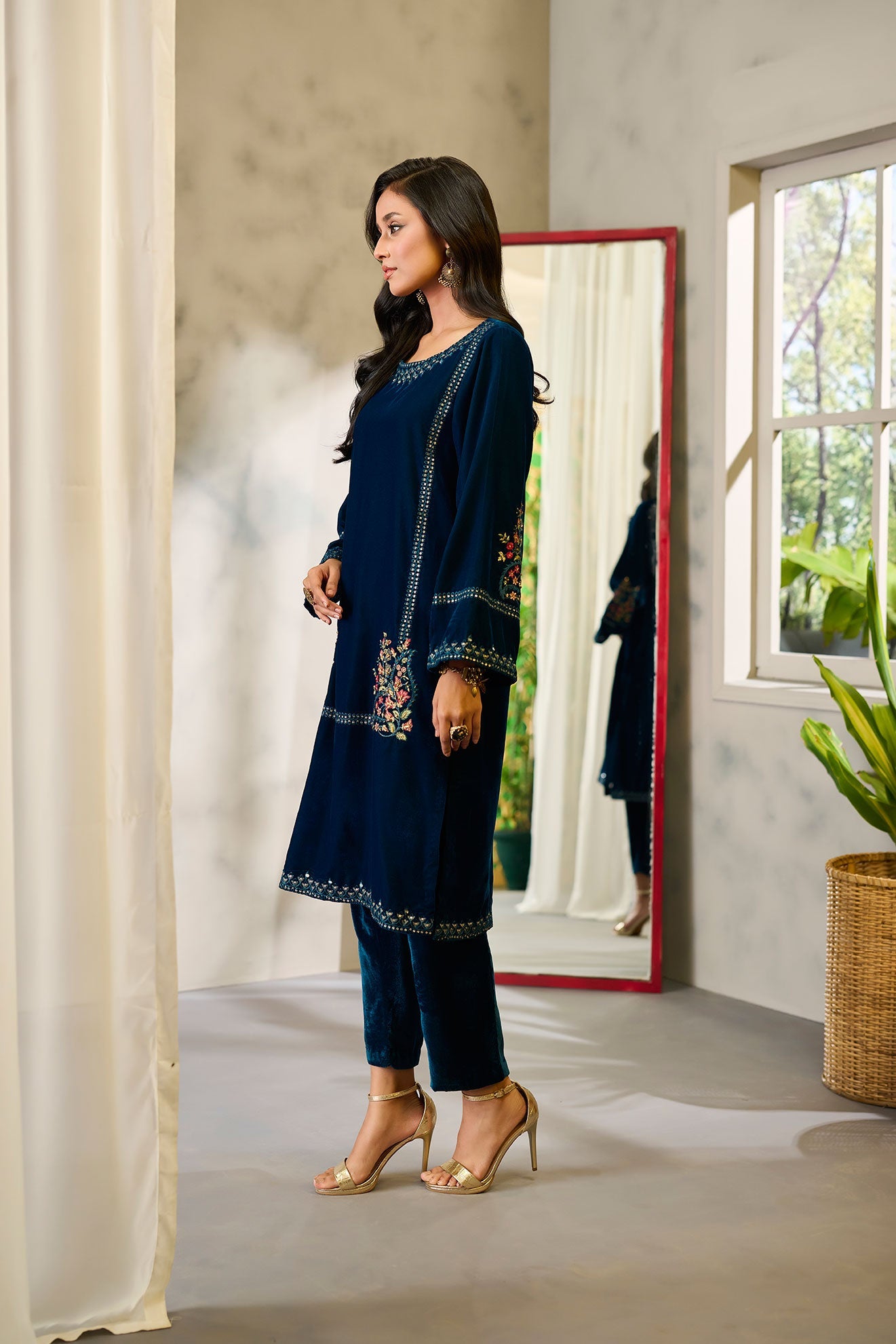 Da-1674 Turquoise Blue Embroidered Kurta