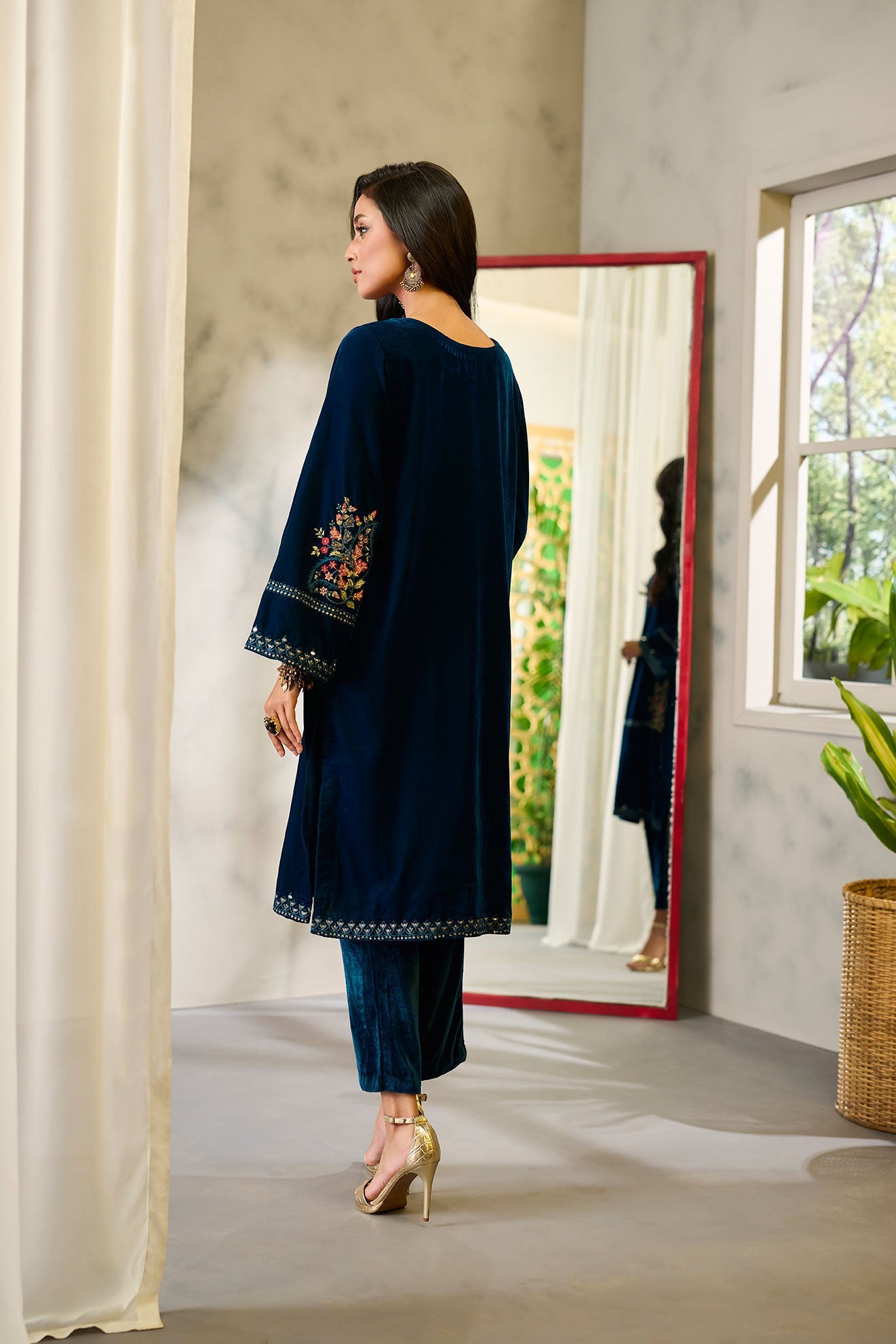 Da-1674 Turquoise Blue Embroidered Kurta