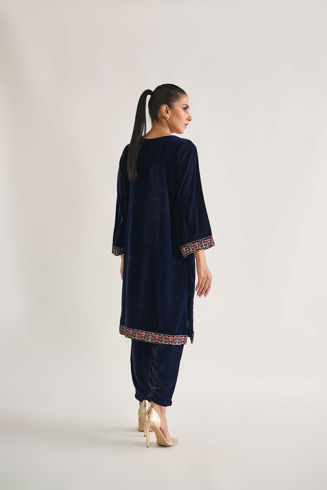 https://cdn.shopify.com/s/files/1/0587/3080/7460/products/DA-16986490_2.jpg?v=1736415161