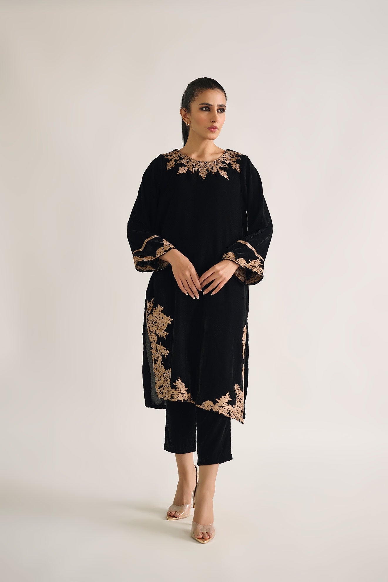 Da-1700 Black Embroidered Kurta