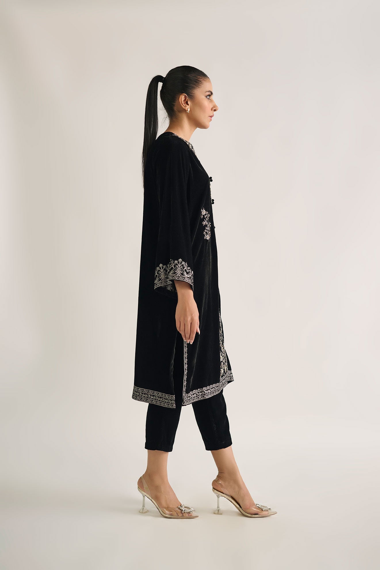 Da-1726 Black Embroidered Kurta