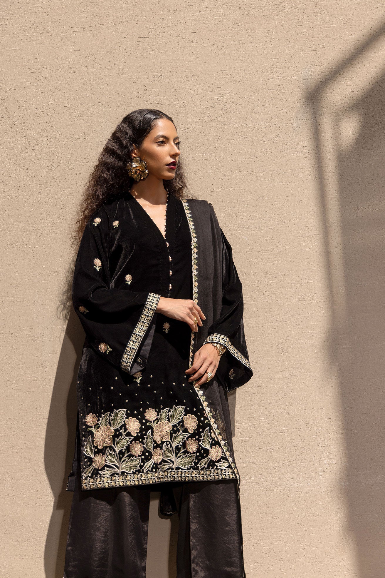 Fw24Da-2619 Black 2Pcs Embroidered Kurta With Trouser