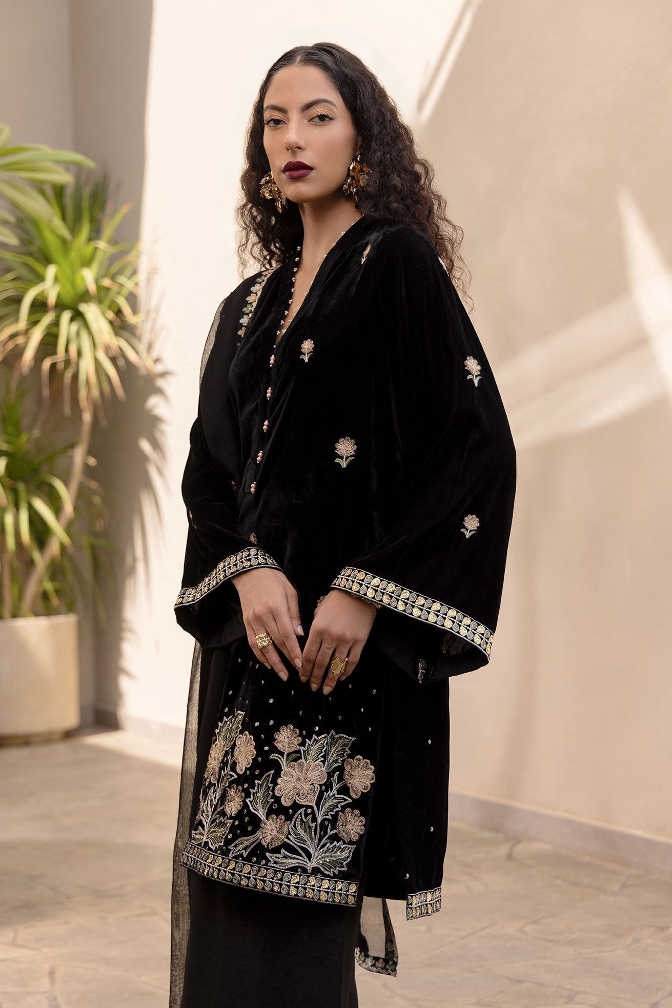 Fw24Da-2619 Black 2Pcs Embroidered Kurta With Trouser