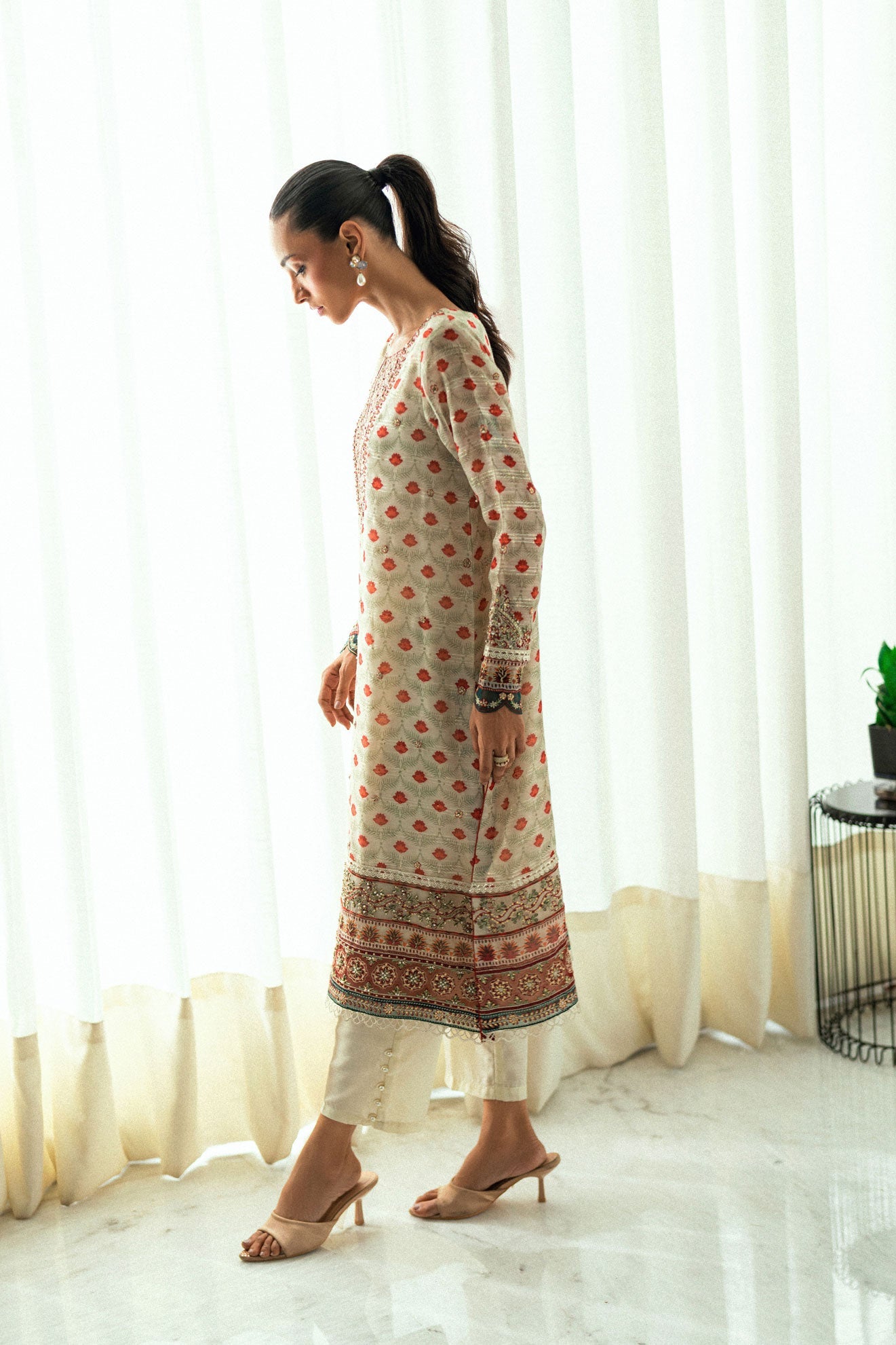 SS25DA-2685 CREAM  2PCS EMBROIDERED KURTA WITH TROUSER