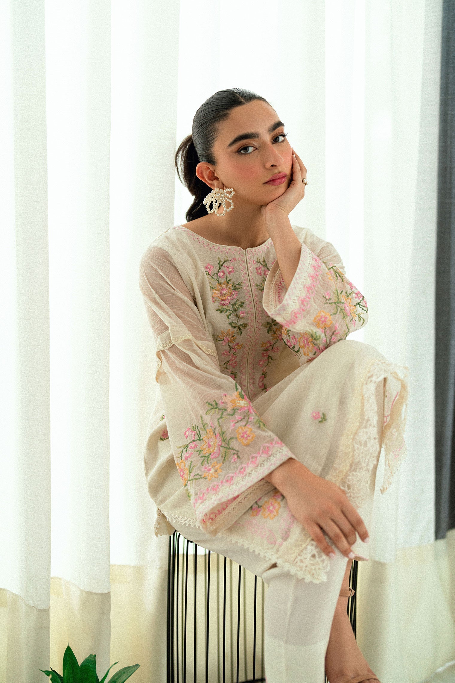 SS25DA-2732 OFF-WHITE  2PCS EMBROIDERED KURTA WITH TROUSER