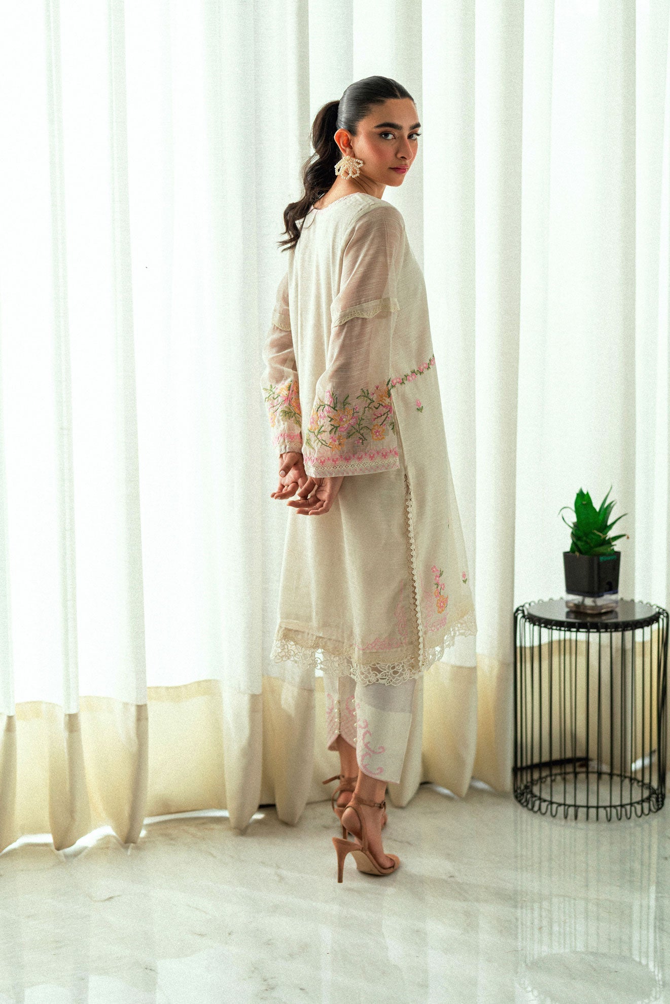 SS25DA-2732 OFF-WHITE  2PCS EMBROIDERED KURTA WITH TROUSER