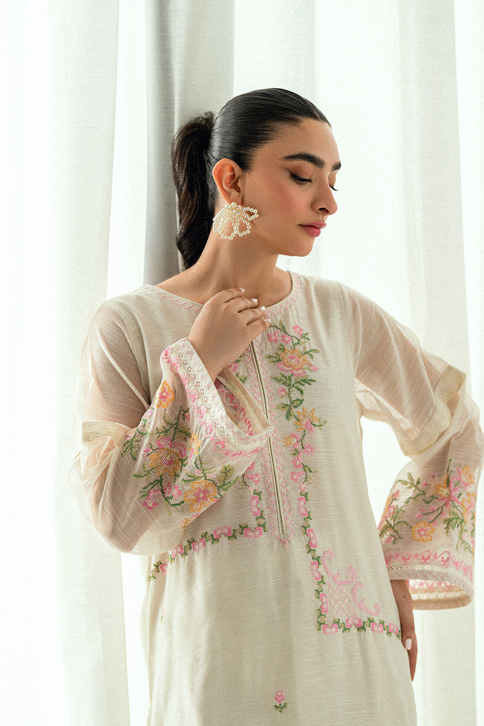 SS25DA-2732 OFF-WHITE  2PCS EMBROIDERED KURTA WITH TROUSER