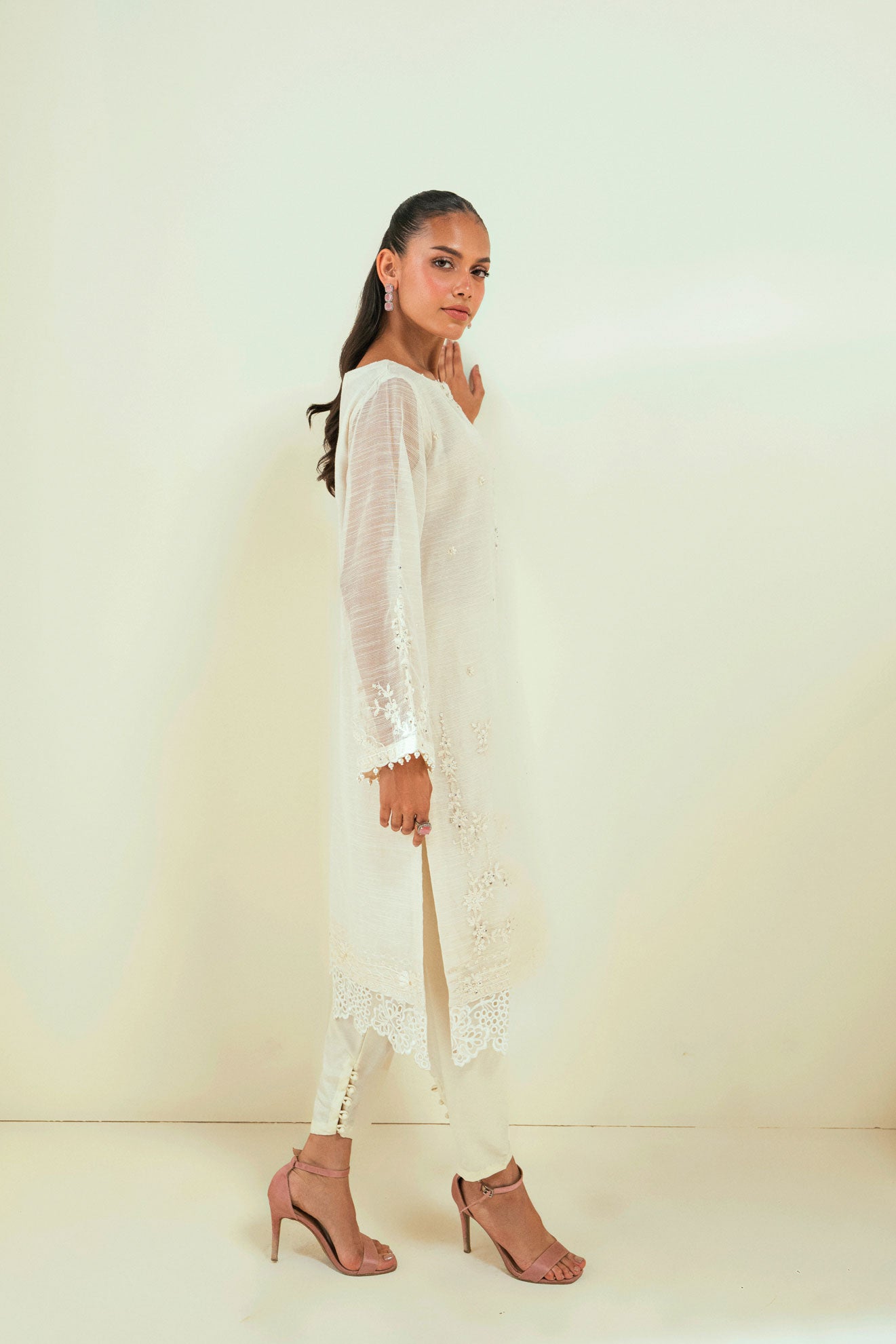 SS25DA-2738 OFF-WHITE  2PCS EMBROIDERED KURTA WITH TROUSER
