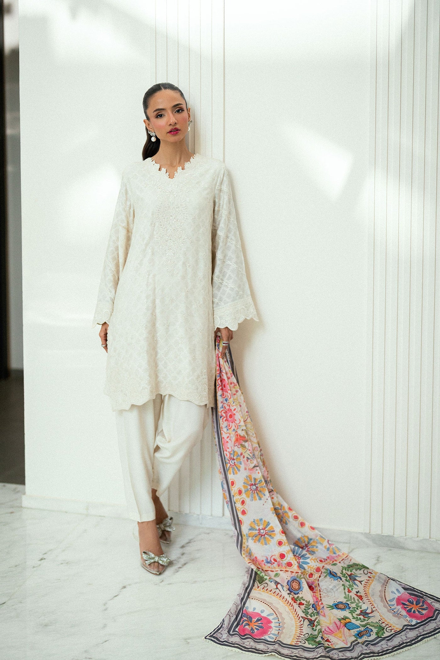 Ss25Da-2743 Off White 2Pcs Embroidered Kurta With Trouser