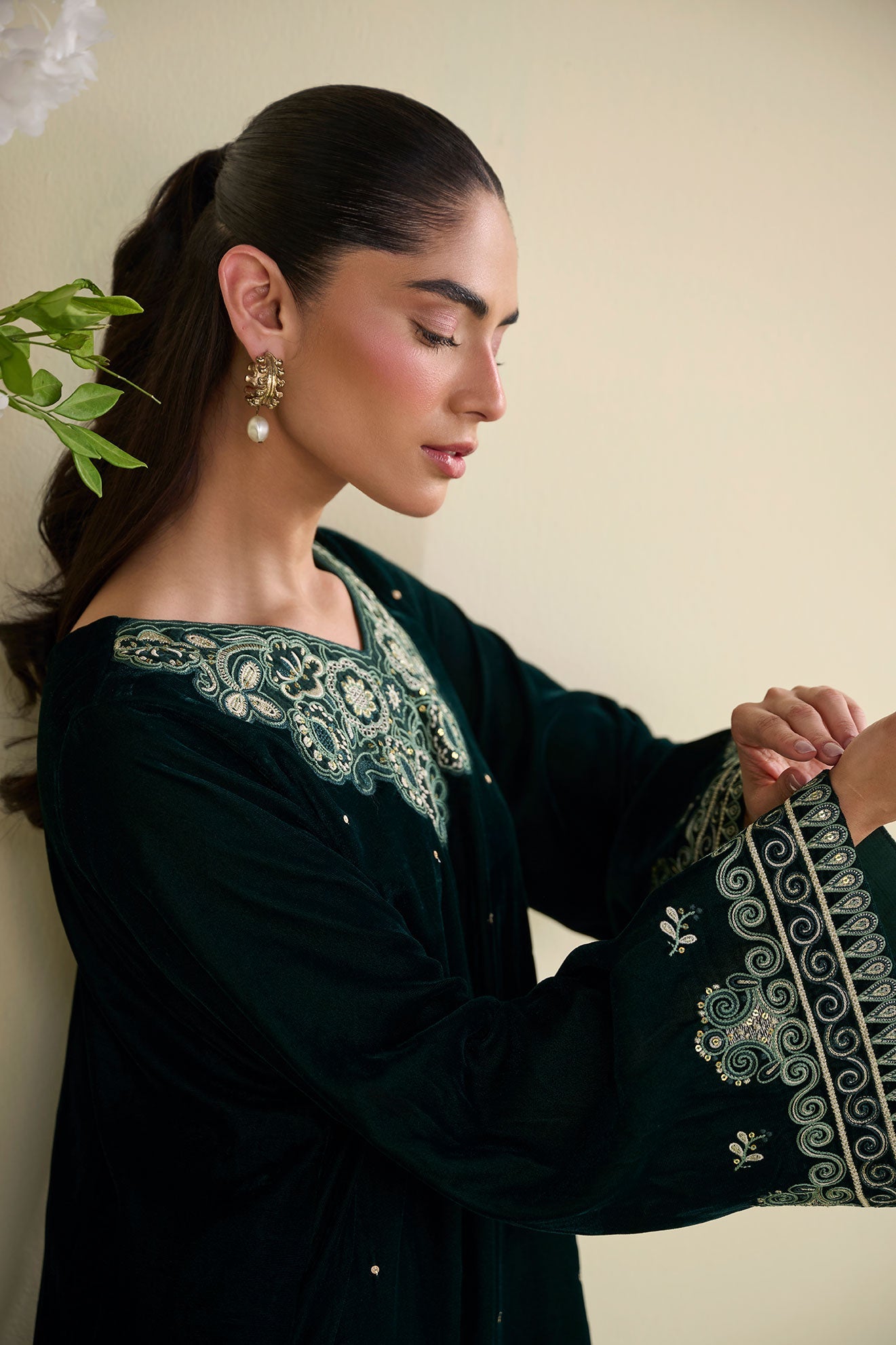 Fw25Da-2823 Bottle Green 2Pcs Embroidered Kurta With Trouser