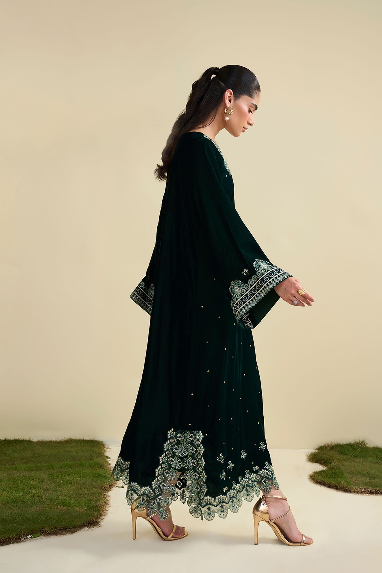 Fw25Da-2823 Bottle Green 2Pcs Embroidered Kurta With Trouser