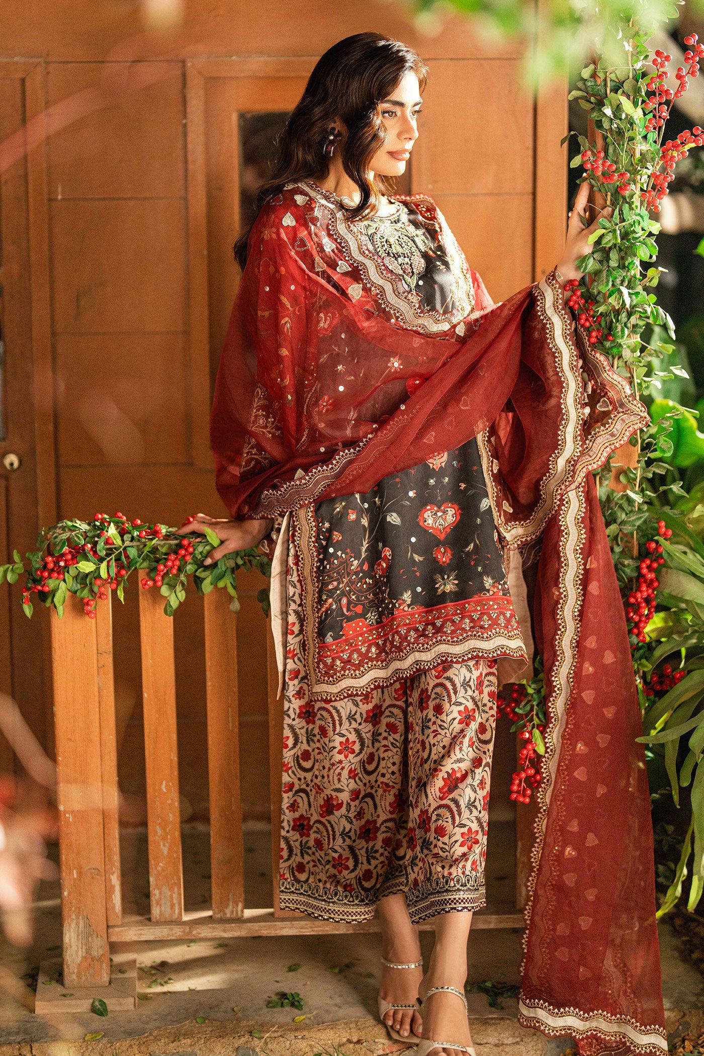 Dupatta: Ss26Dd-2911 Maroon Embroided Dupatta