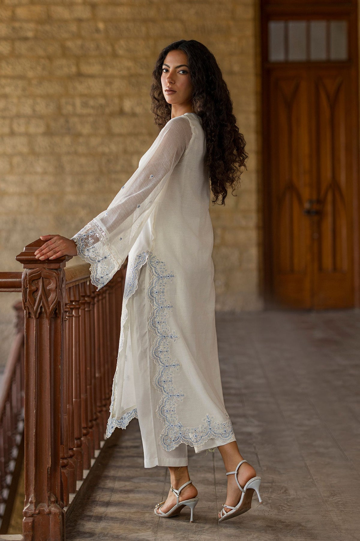 SS26DA-2924 WHITE 2PCS  EMBROIDERED KURTA WITH TROUSER