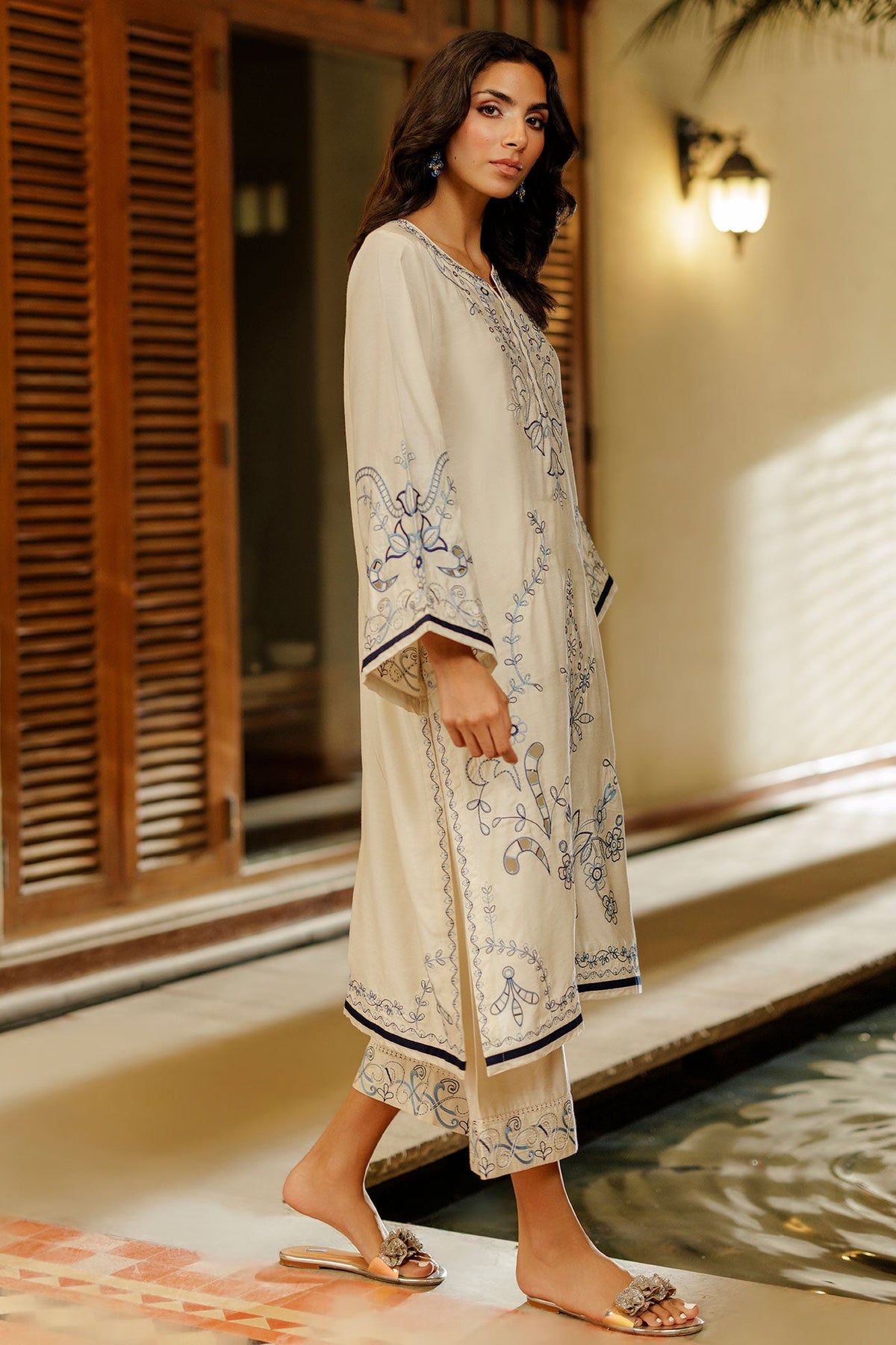 SS26DA-2961 OFF WHITE 2PCS  EMBROIDERED KURTA WITH TROUSER