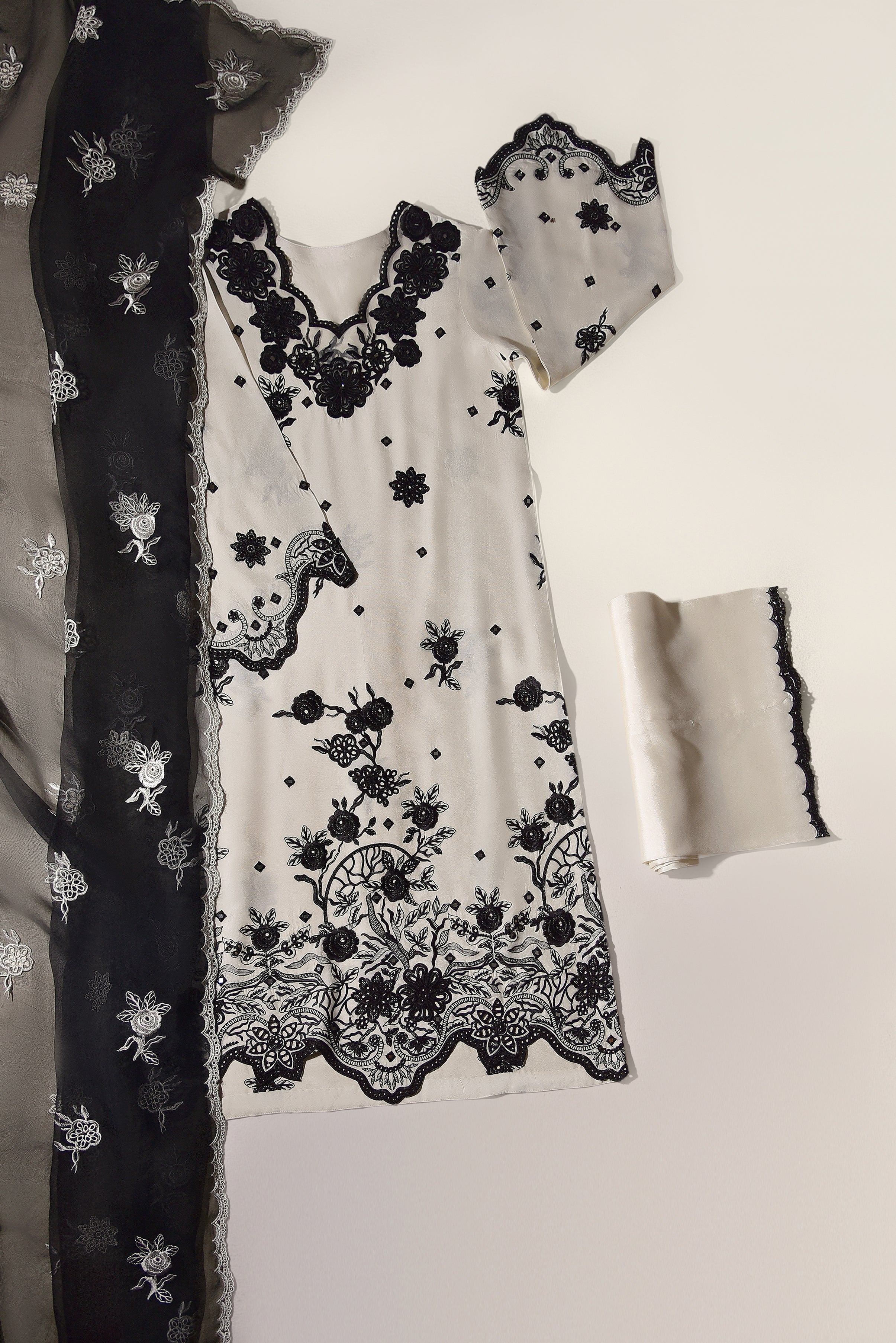 Mia Monotone