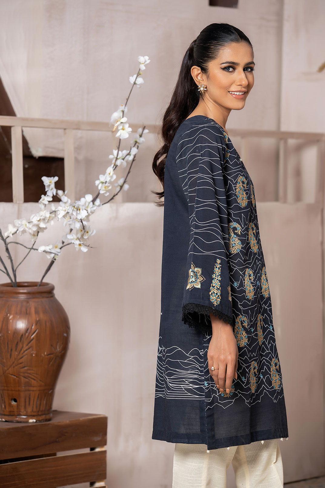 https://cdn.shopify.com/s/files/1/0587/3080/7460/products/DC-0395_4.jpg?v=1736415591