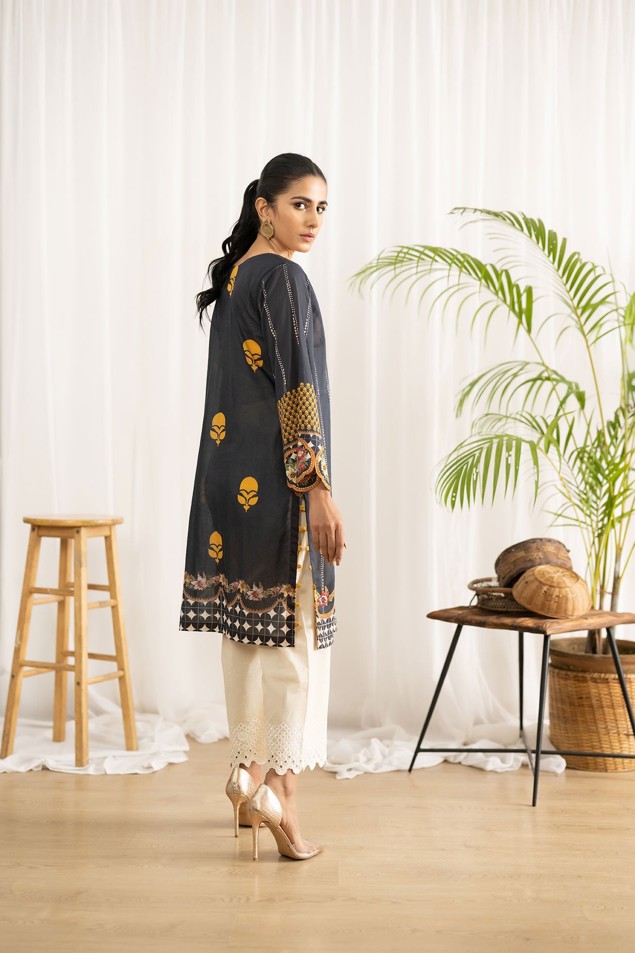 https://cdn.shopify.com/s/files/1/0587/3080/7460/products/DC-0416_5.jpg?v=1736415336