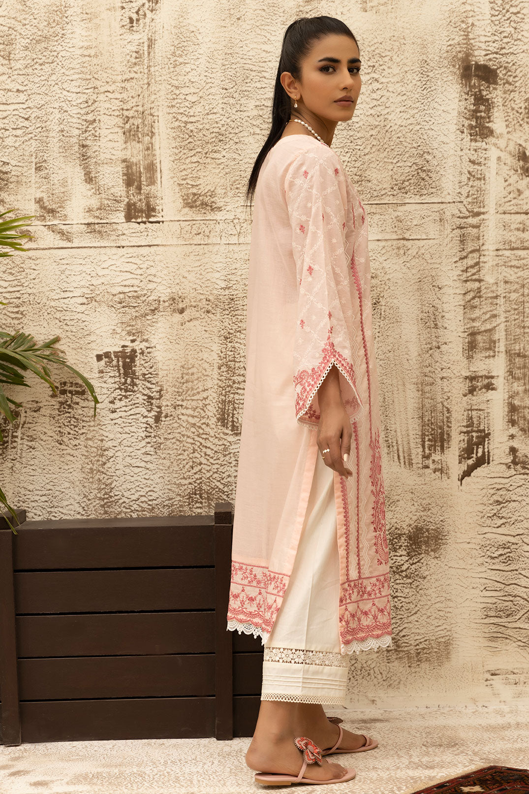 Dc-0466 Pink Dyed Embroidered Kurta