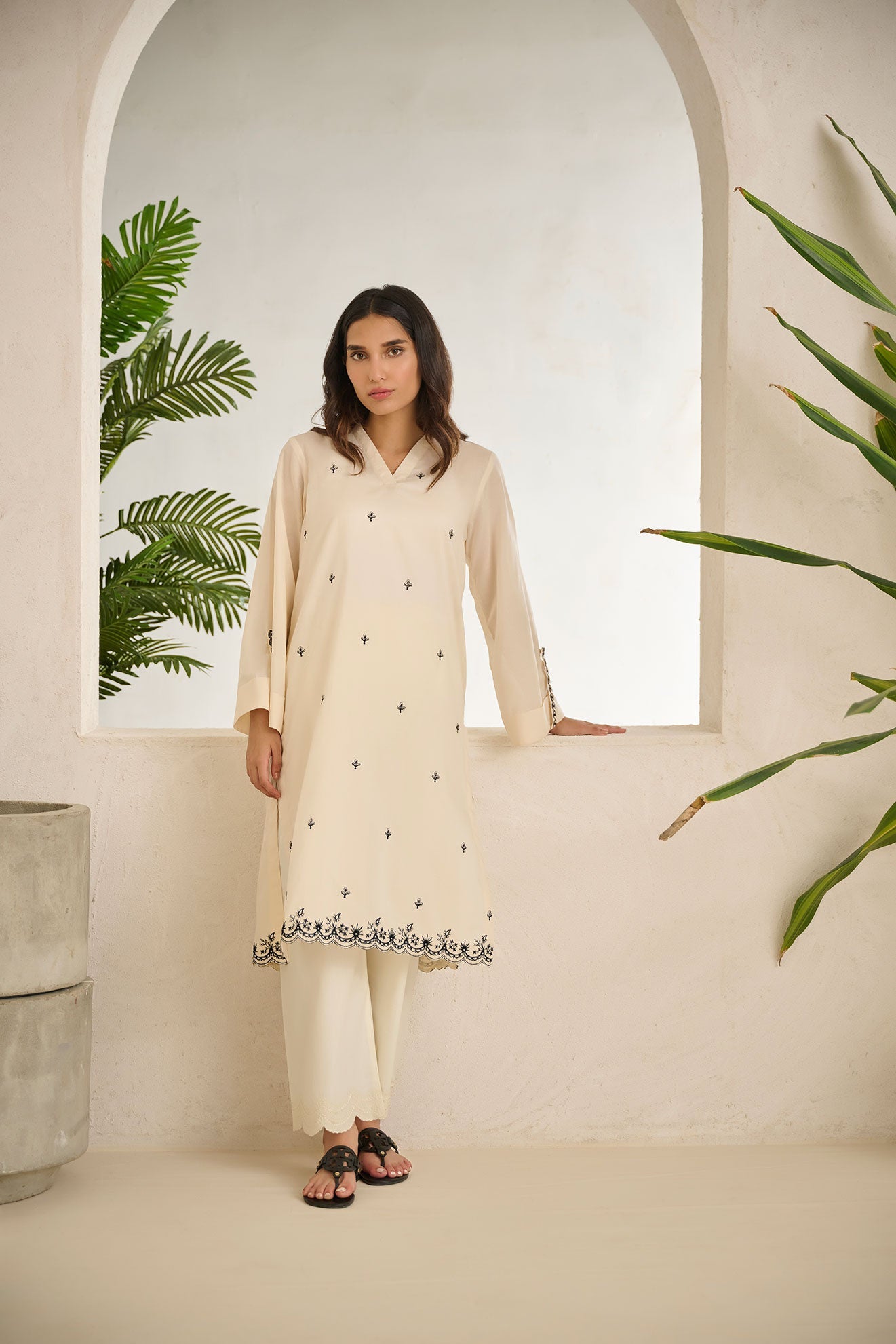 Dc-0510 White Dyed Embroidered Kurta