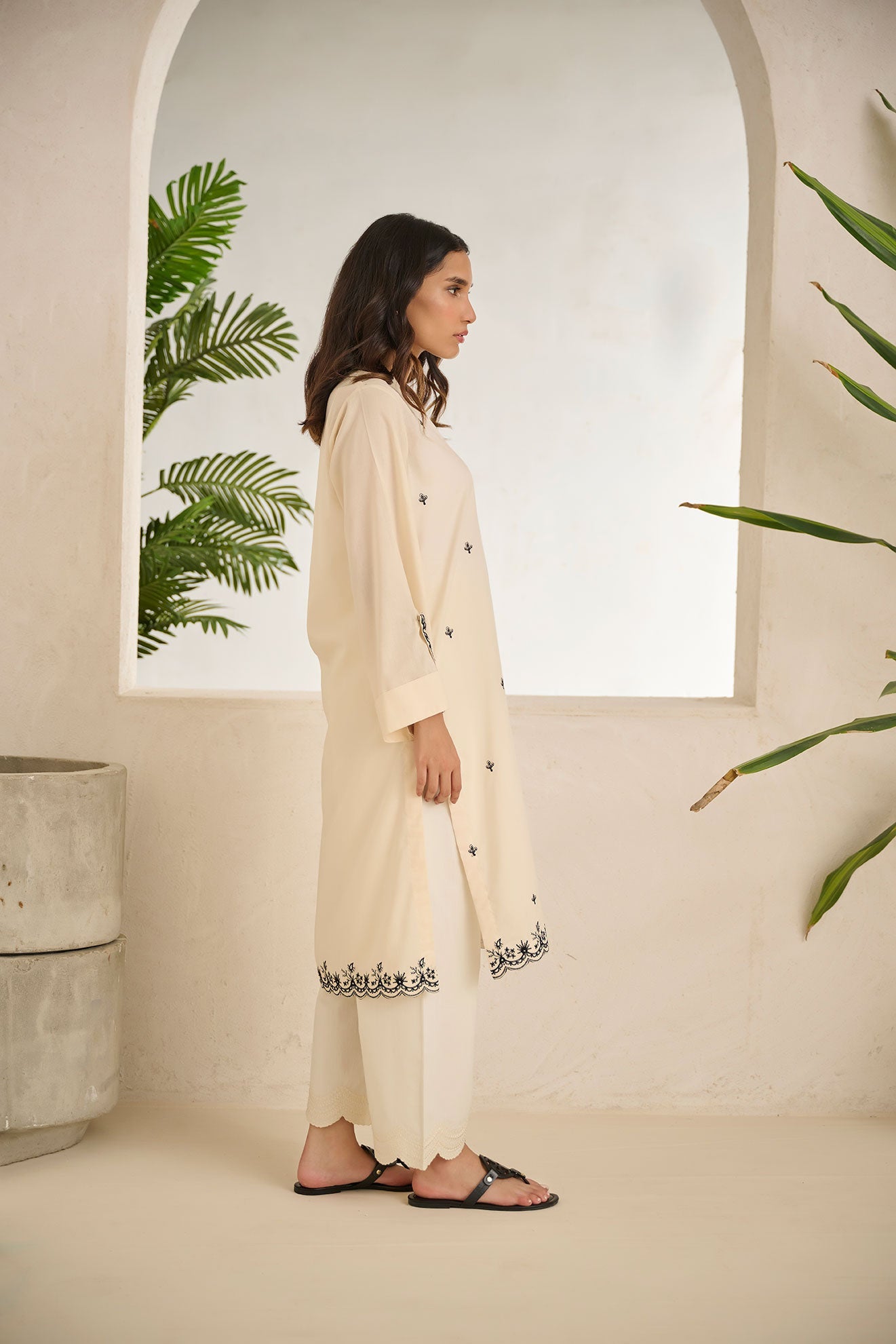 Dc-0510 White Dyed Embroidered Kurta
