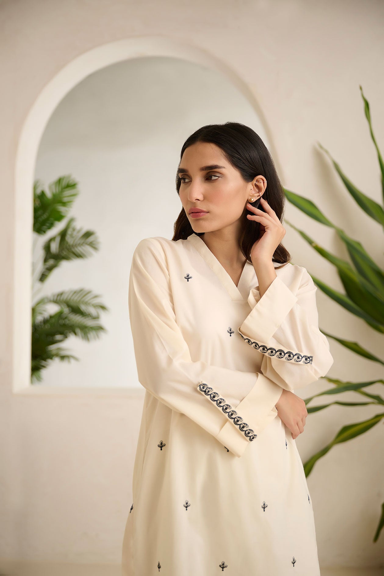Dc-0510 White Dyed Embroidered Kurta