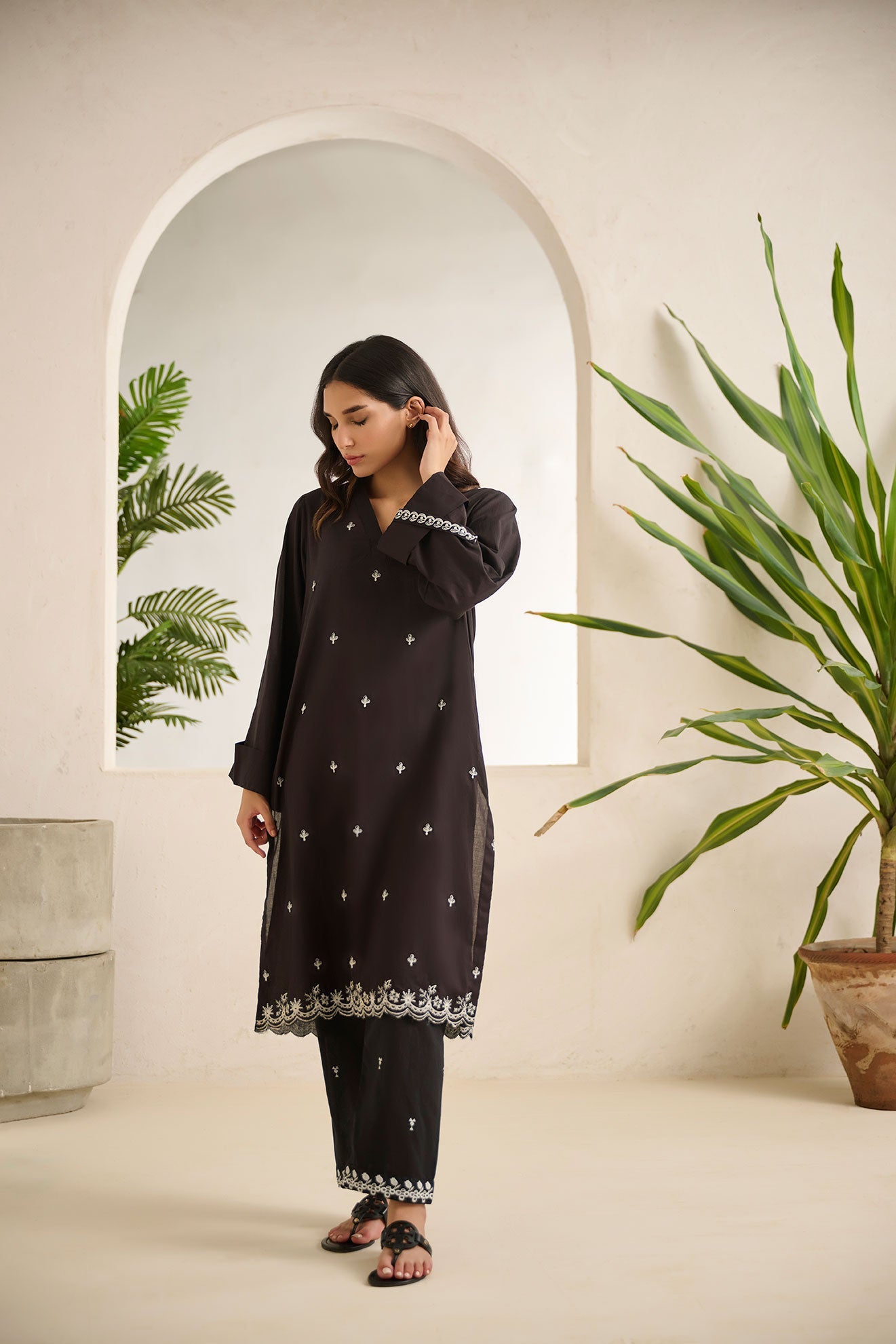 https://cdn.shopify.com/s/files/1/0587/3080/7460/files/DC-0510black_4.jpg?v=1736414842