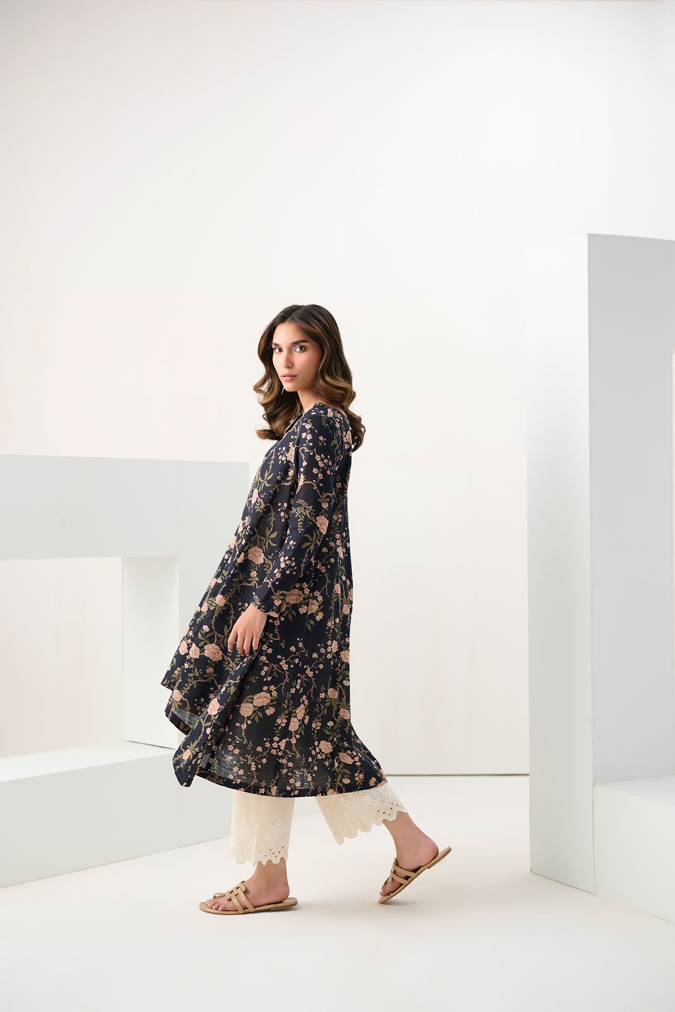 https://cdn.shopify.com/s/files/1/0587/3080/7460/files/DC-0569-_4.jpg?v=1736413918