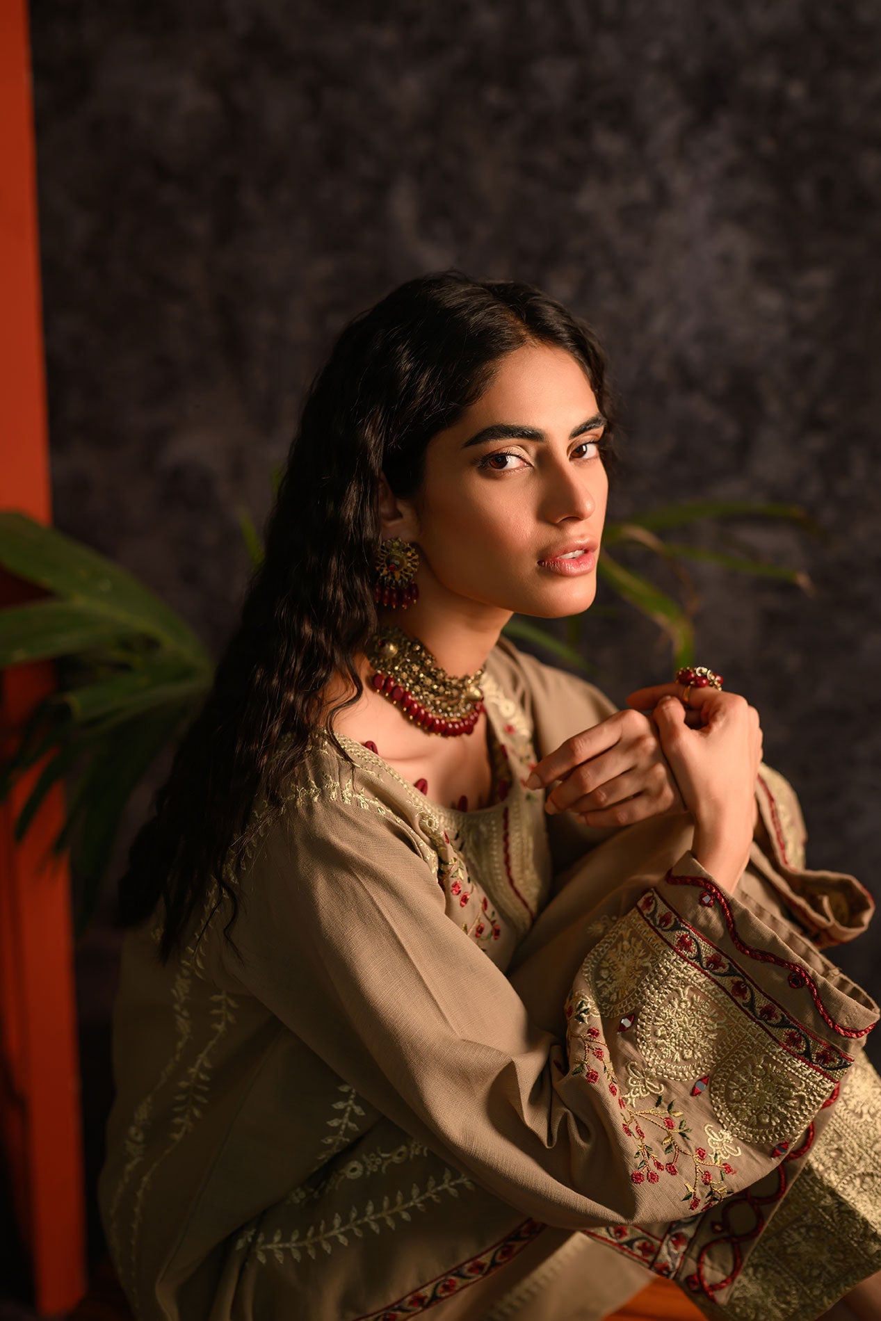 https://cdn.shopify.com/s/files/1/0587/3080/7460/products/DC-2107khaddar_1.jpg?v=1736415216
