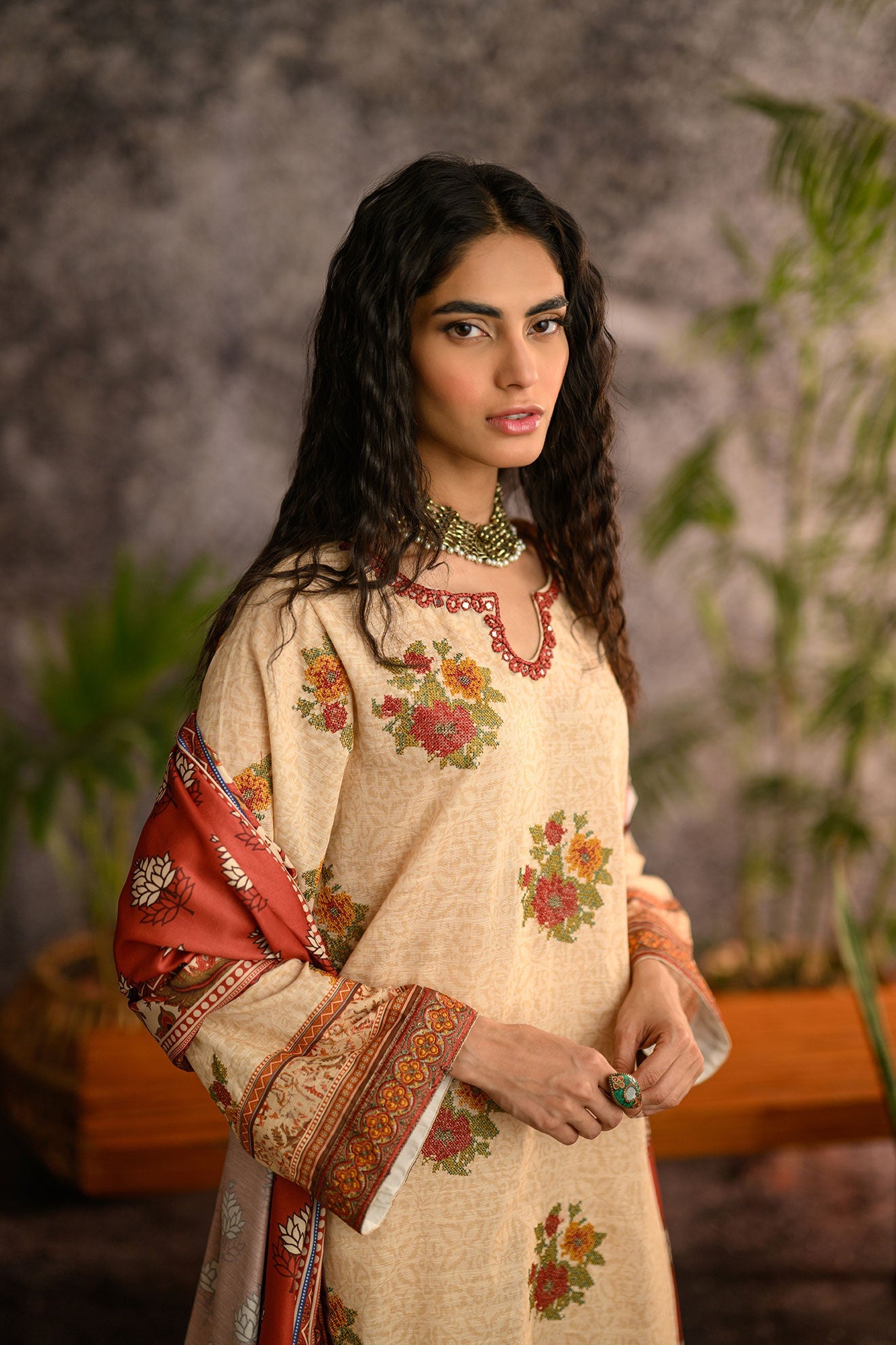 https://cdn.shopify.com/s/files/1/0587/3080/7460/products/DC-2111khaddar_1.jpg?v=1736415229