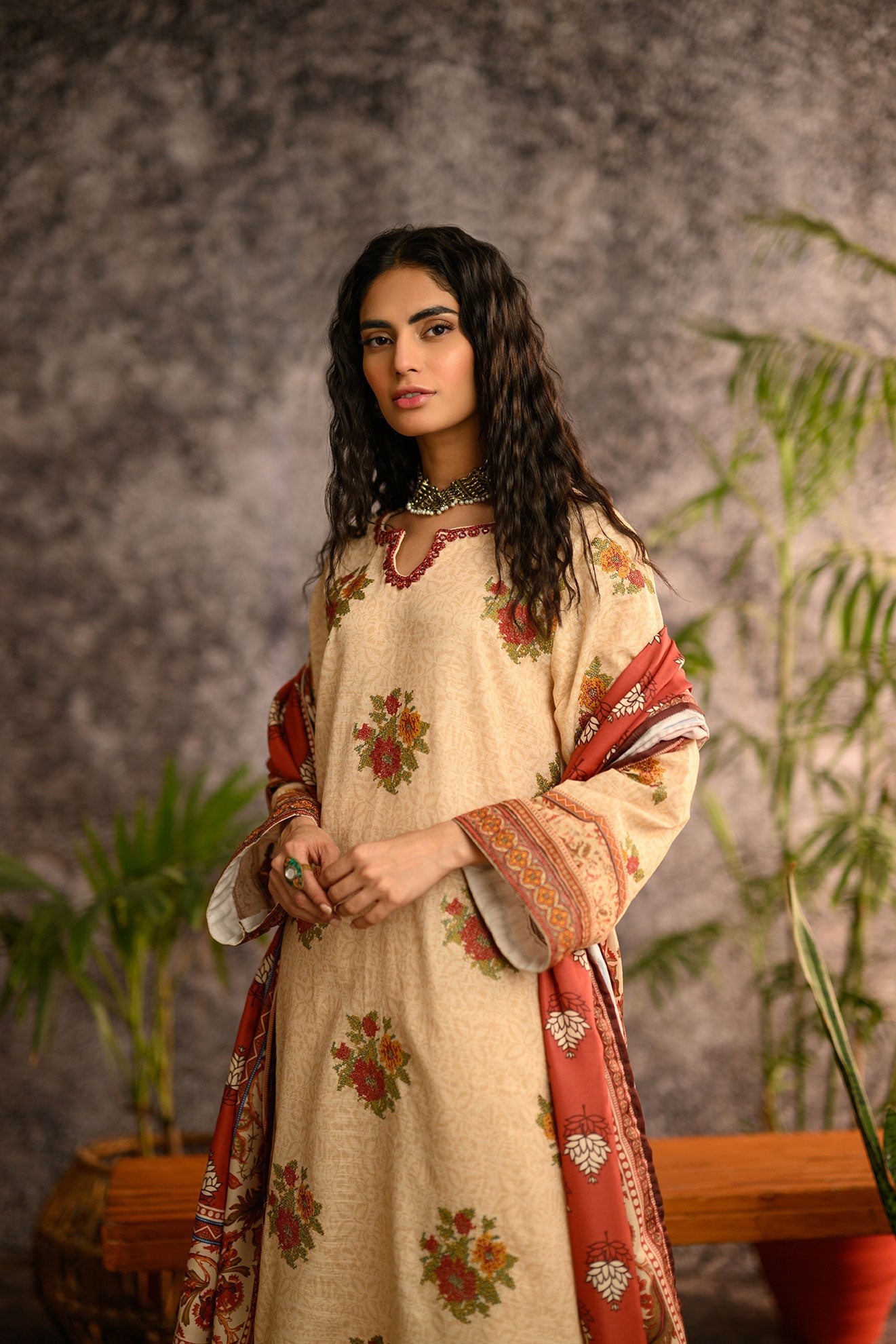 https://cdn.shopify.com/s/files/1/0587/3080/7460/products/DC-2111khaddar_5.jpg?v=1736415229