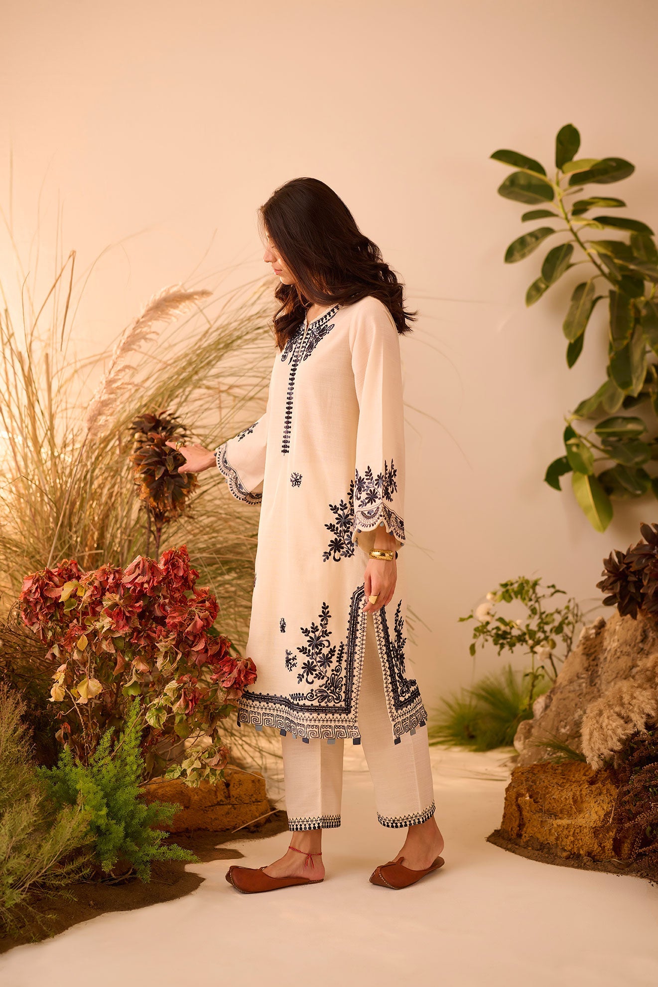 Dc-2117 Offwhite Khaddar 2Pcs Embroidered Kurta With Trouser