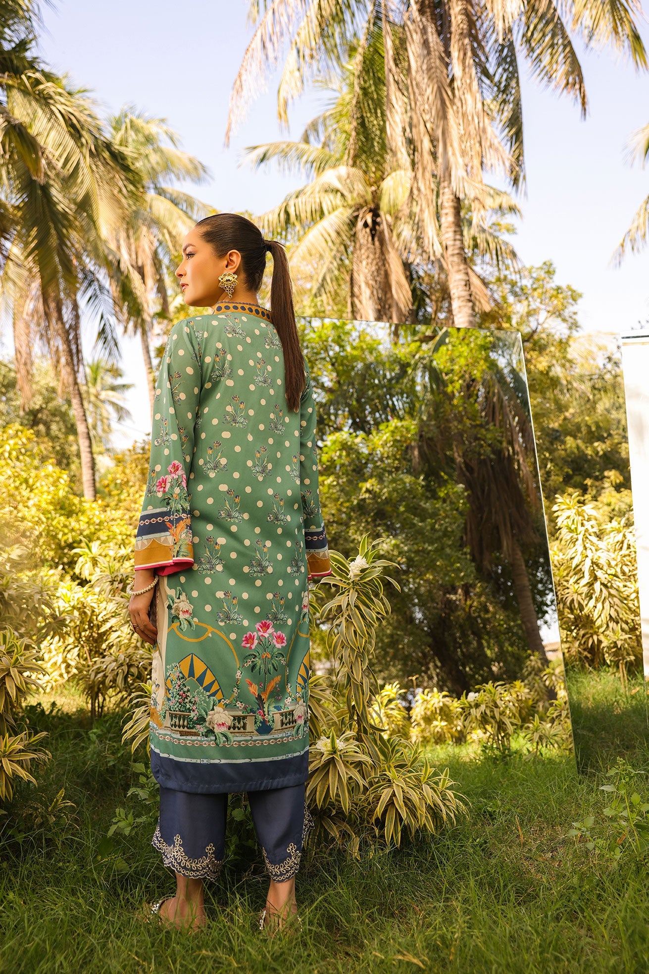 Dc-2139 Green 2Pcs Hand Embellished Shirt With Trouser