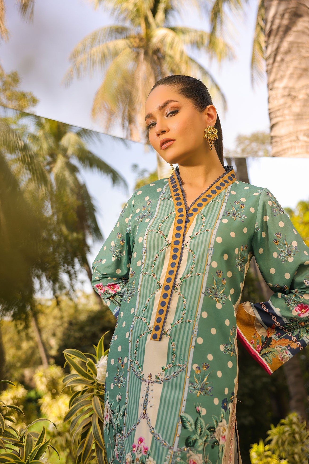 Dc-2139 Green 2Pcs Hand Embellished Shirt With Trouser