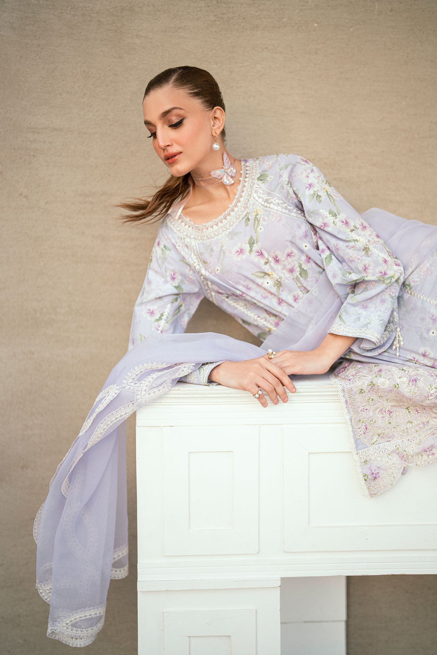 SS25DC-2543 LIGHT PURPLE LAWN 2PCS EMBROIDERED KURTA WITH TROUSER
