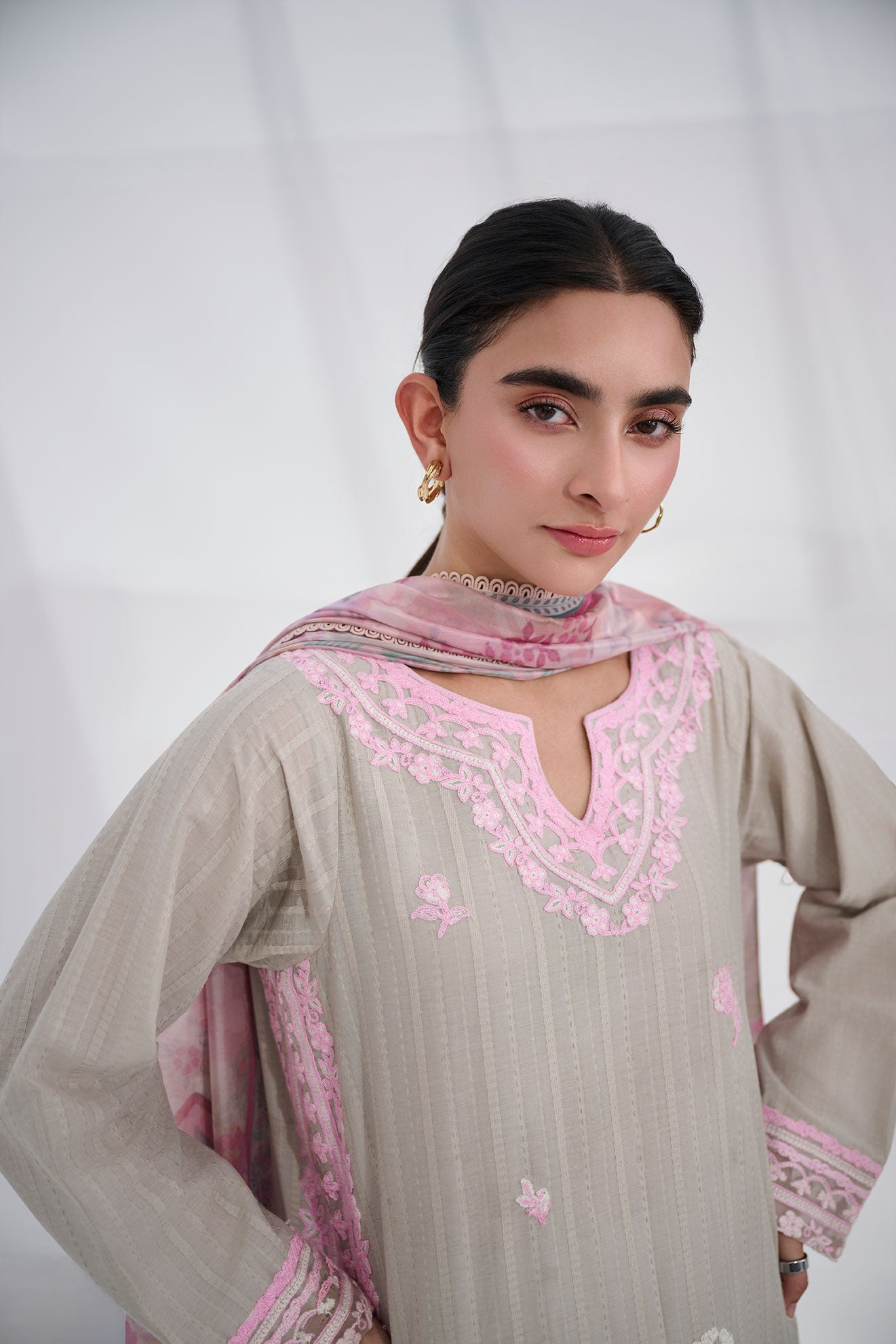 SS25DC-2563 GREY COTTON JACQUARD 2PCS EMBROIDERED KURTA WITH TROUSER