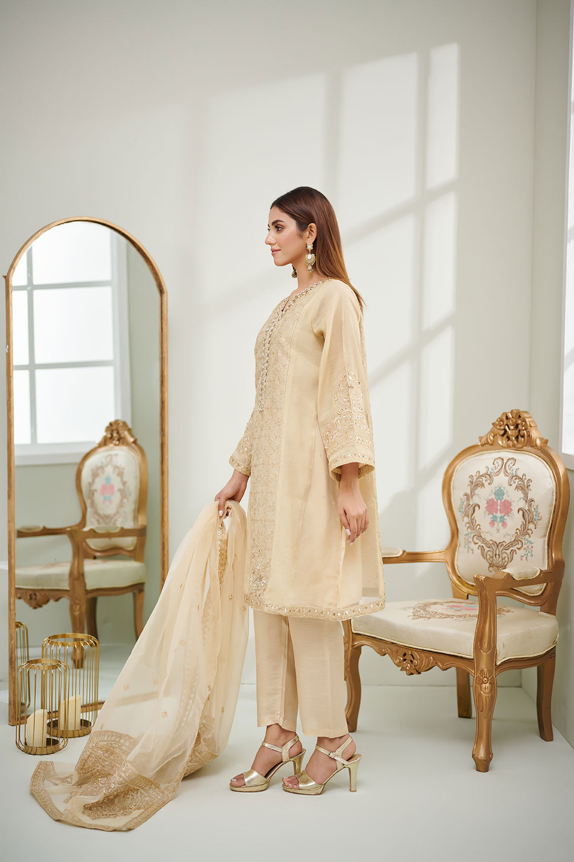 Dupatta as shown