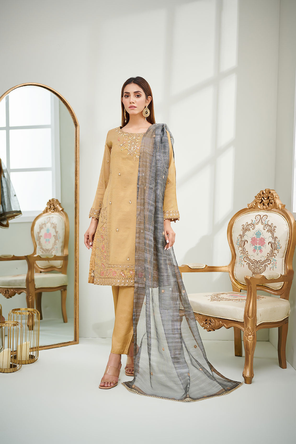 Dupatta as shown