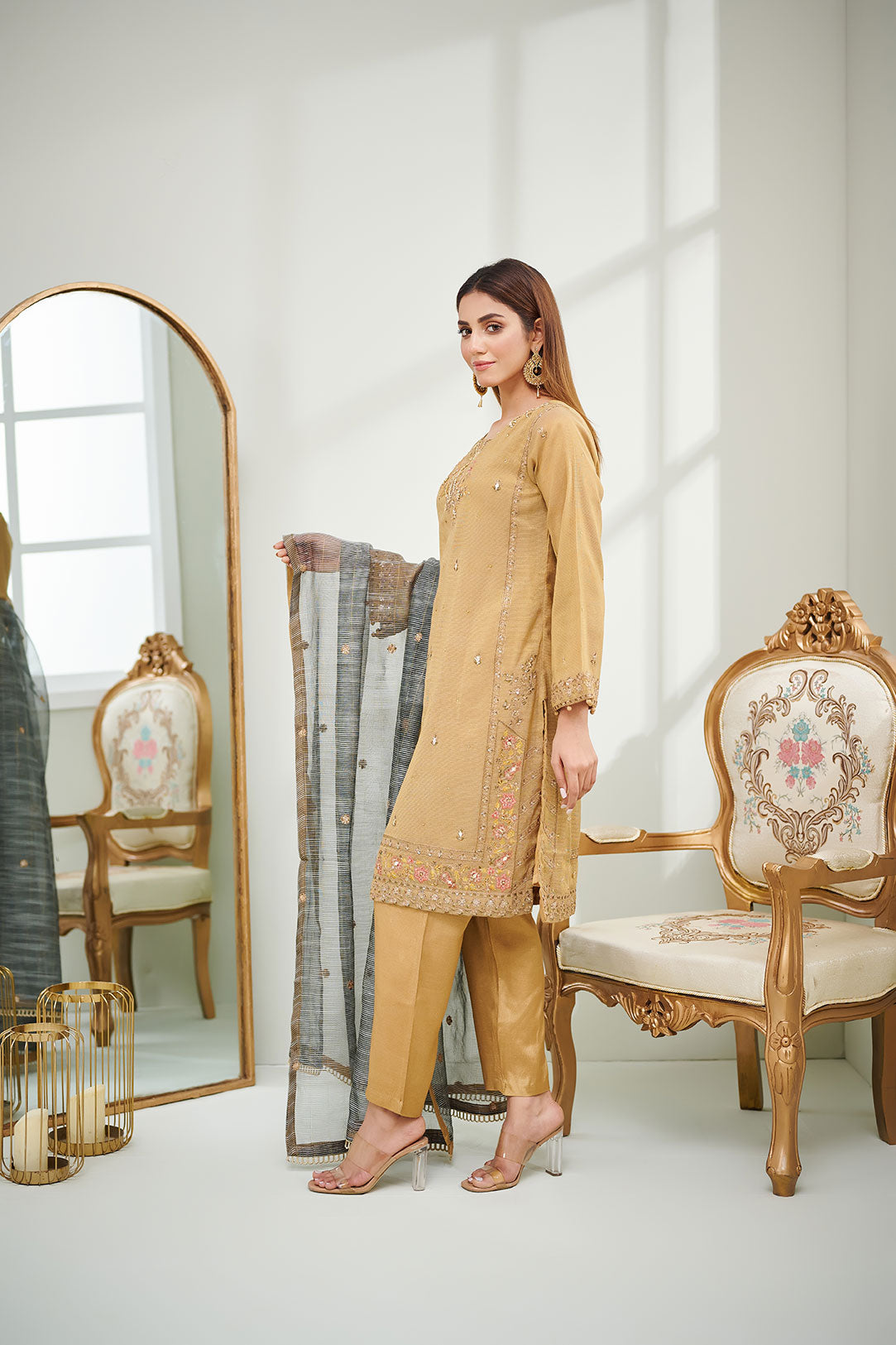 Dupatta as shown
