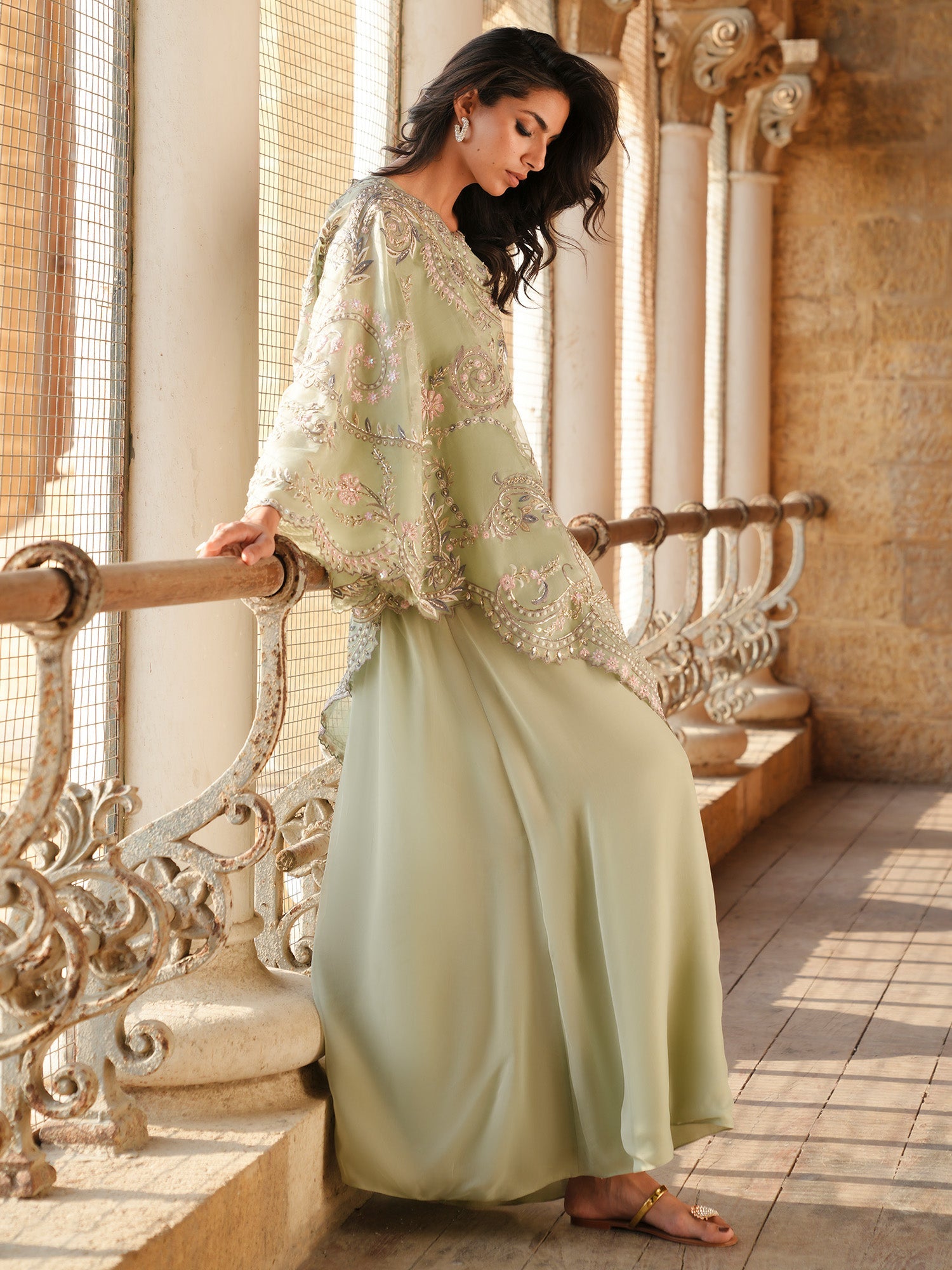 OFF SHOULDER