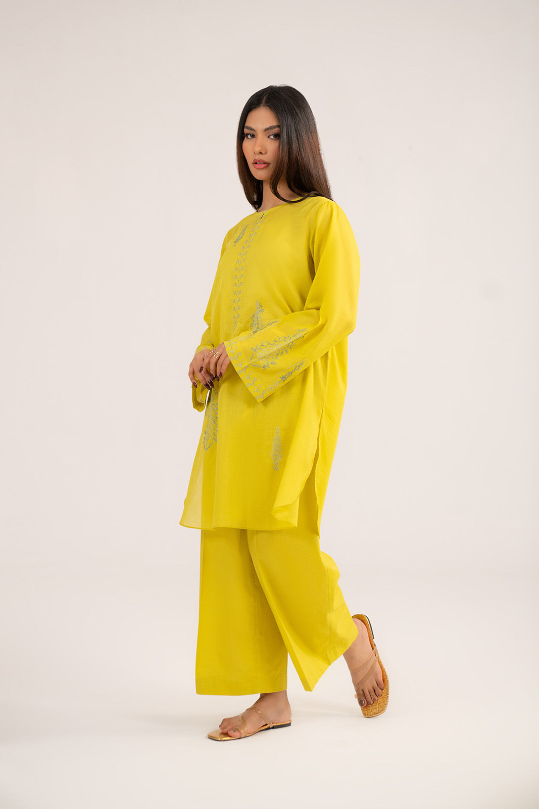 2 Piece Lawn Embroidered Suit (CP0372)