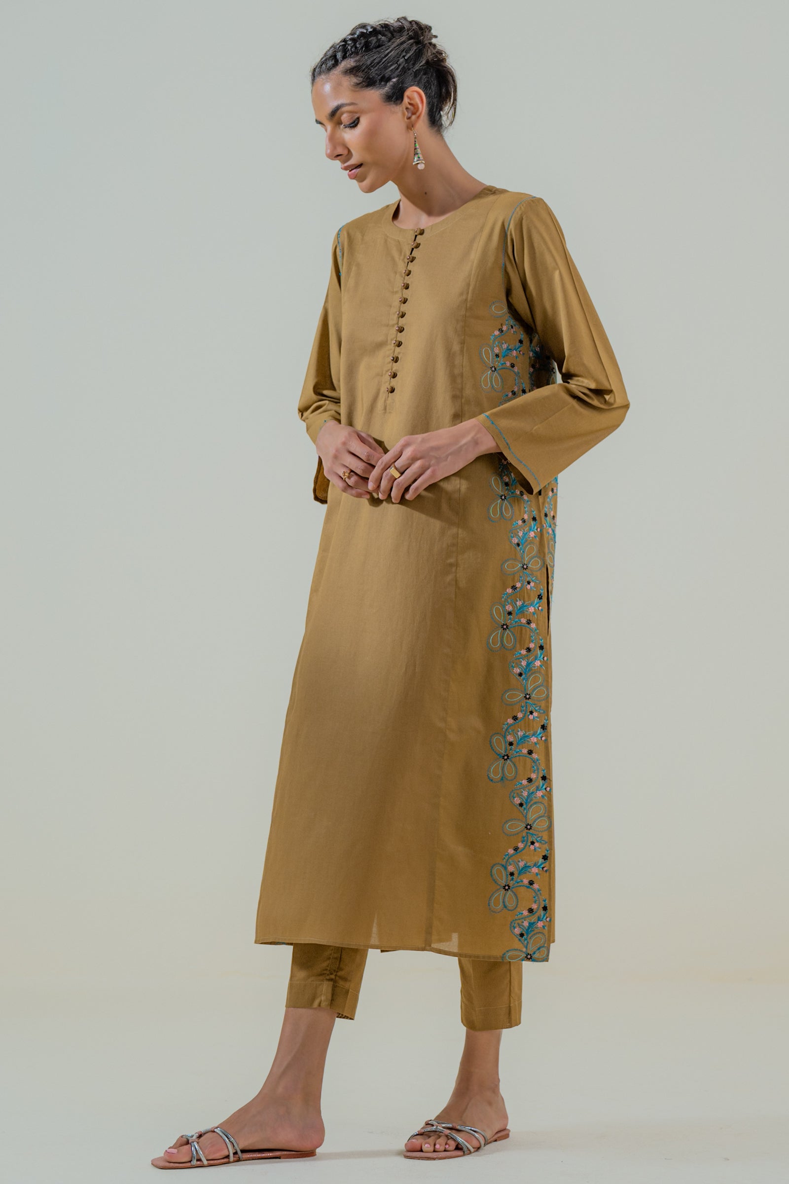 https://cdn.shopify.com/s/files/1/0568/3308/1529/files/DSC01228copy2.jpg?v=1778745939